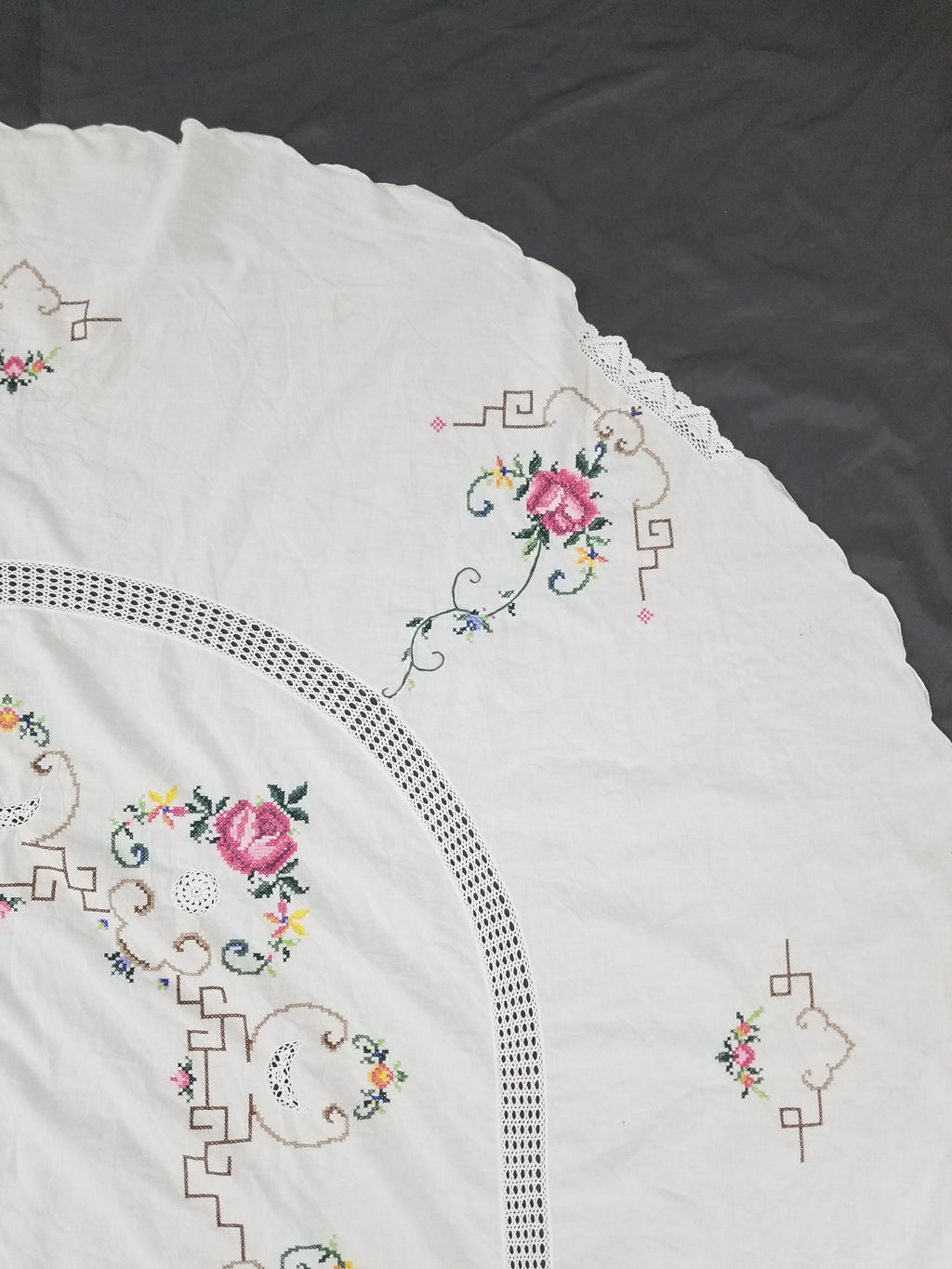 Vintage Cross Stitch Hand Embroidered Floral Scalloped Edges Tablecloth 250x168cm
