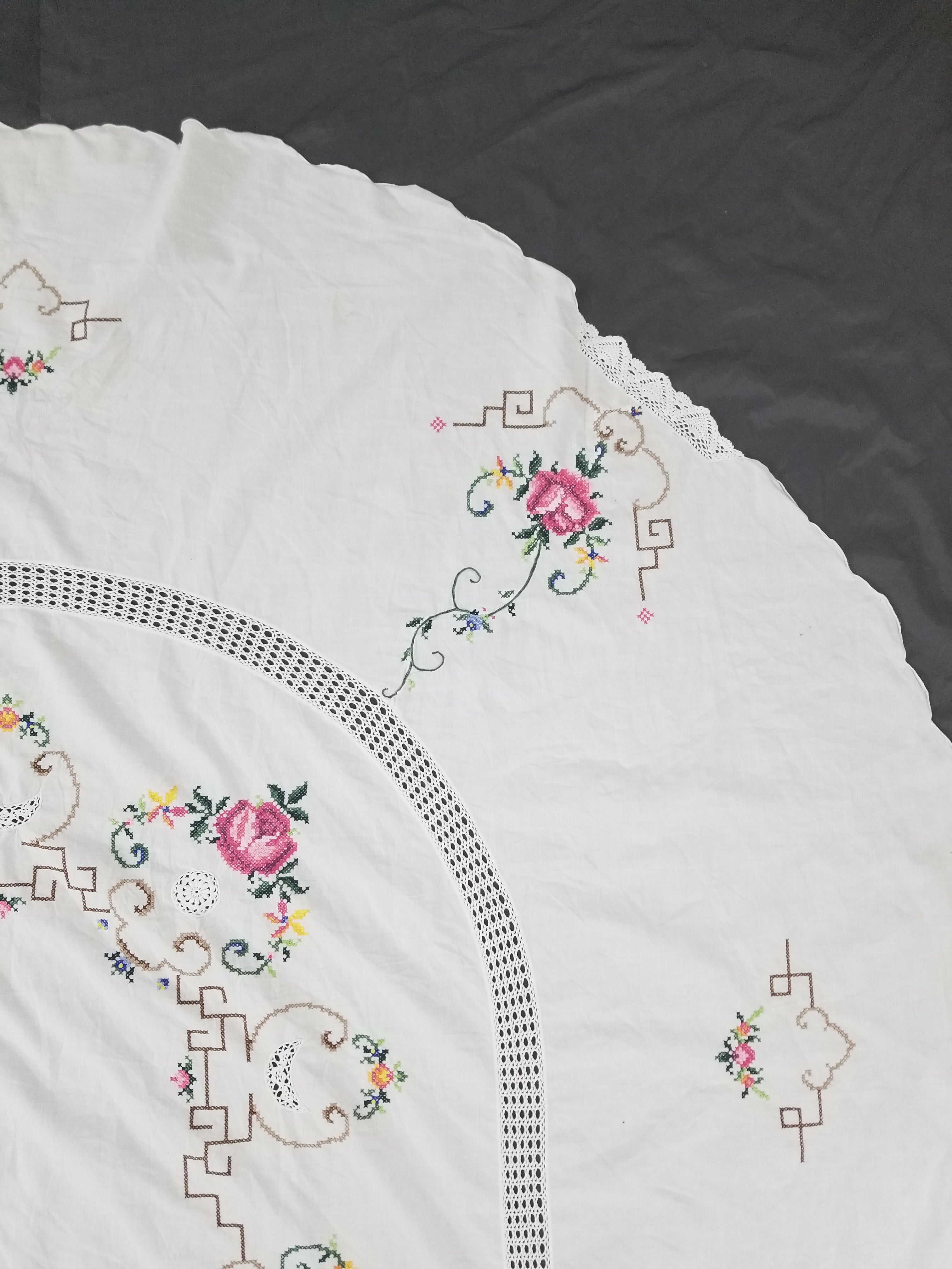 Vintage Cross Stitch Hand Embroidered Floral Scalloped Edges Tablecloth 250x168cm