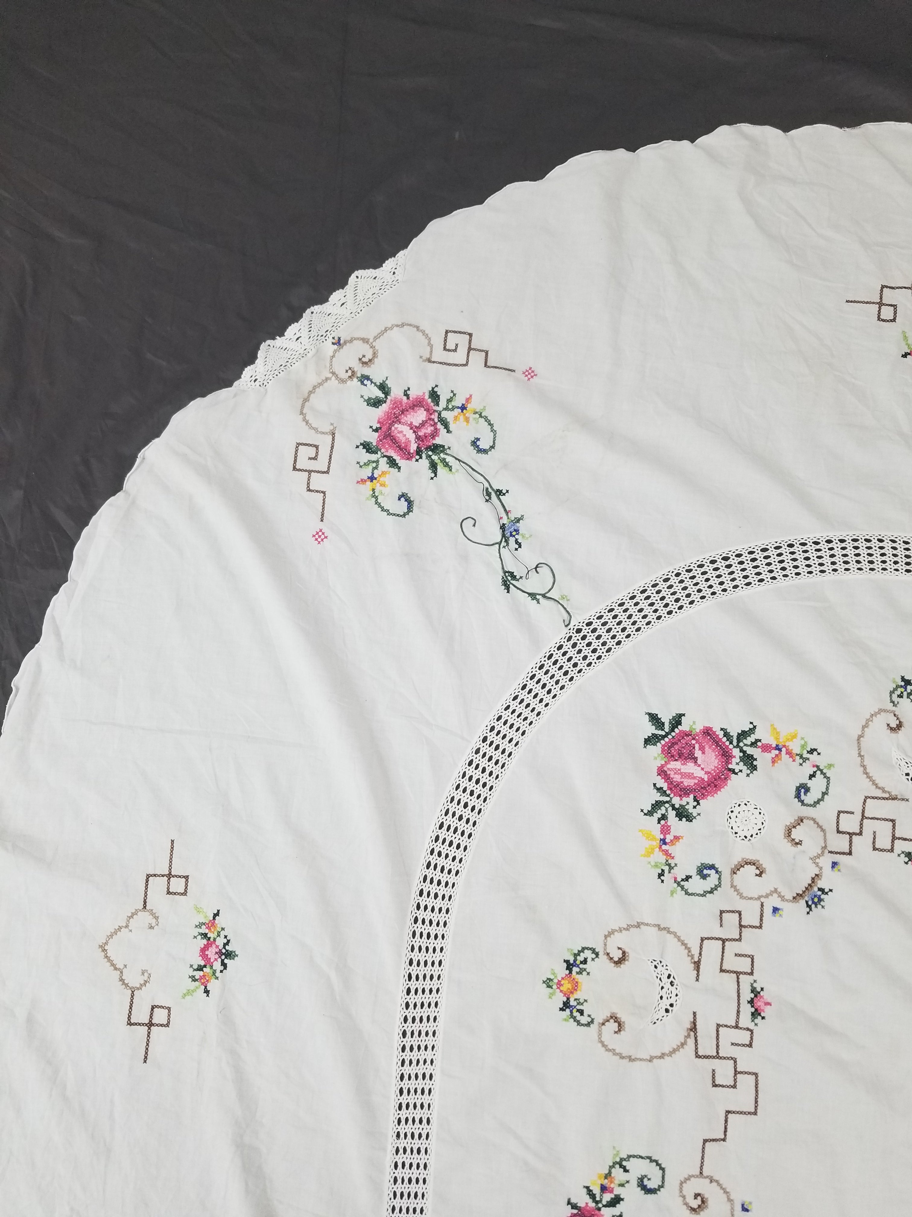 Vintage Cross Stitch Hand Embroidered Floral Scalloped Edges Tablecloth 250x168cm