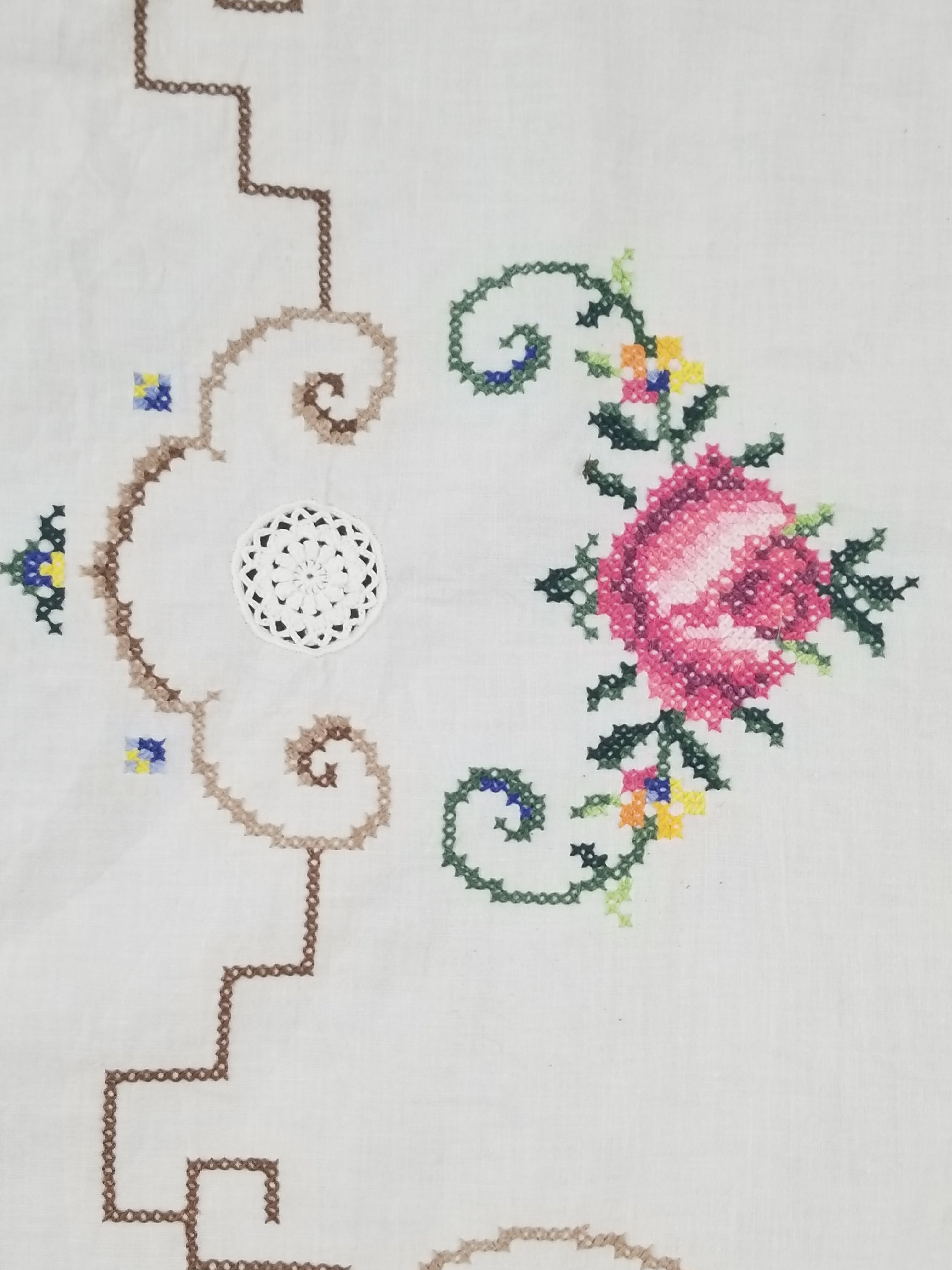 Vintage Cross Stitch Hand Embroidered Floral Scalloped Edges Tablecloth 250x168cm