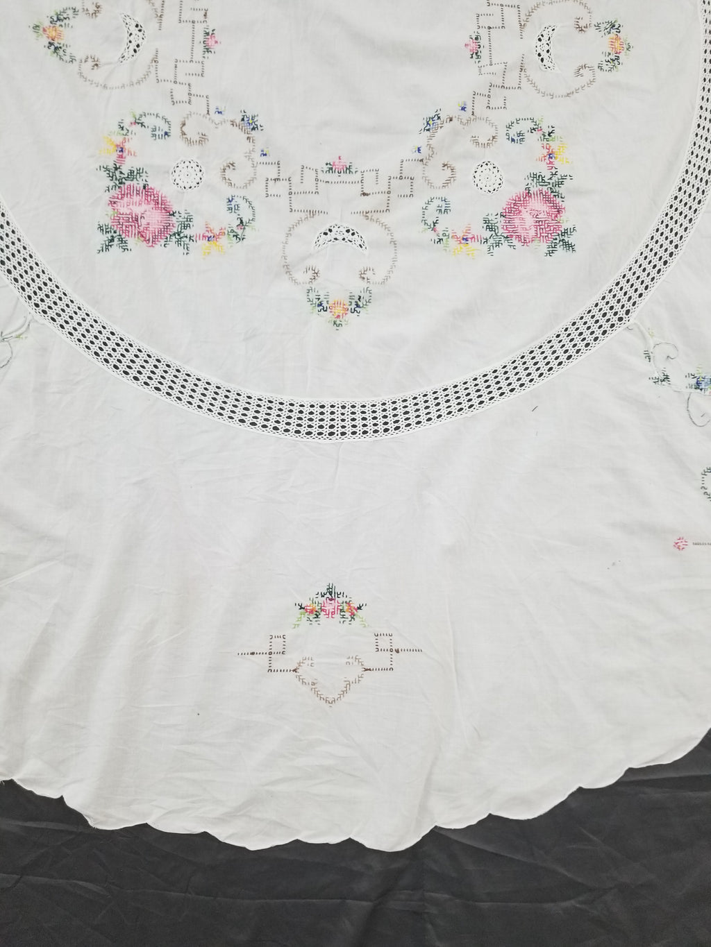Vintage Cross Stitch Hand Embroidered Floral Scalloped Edges Tablecloth 250x168cm