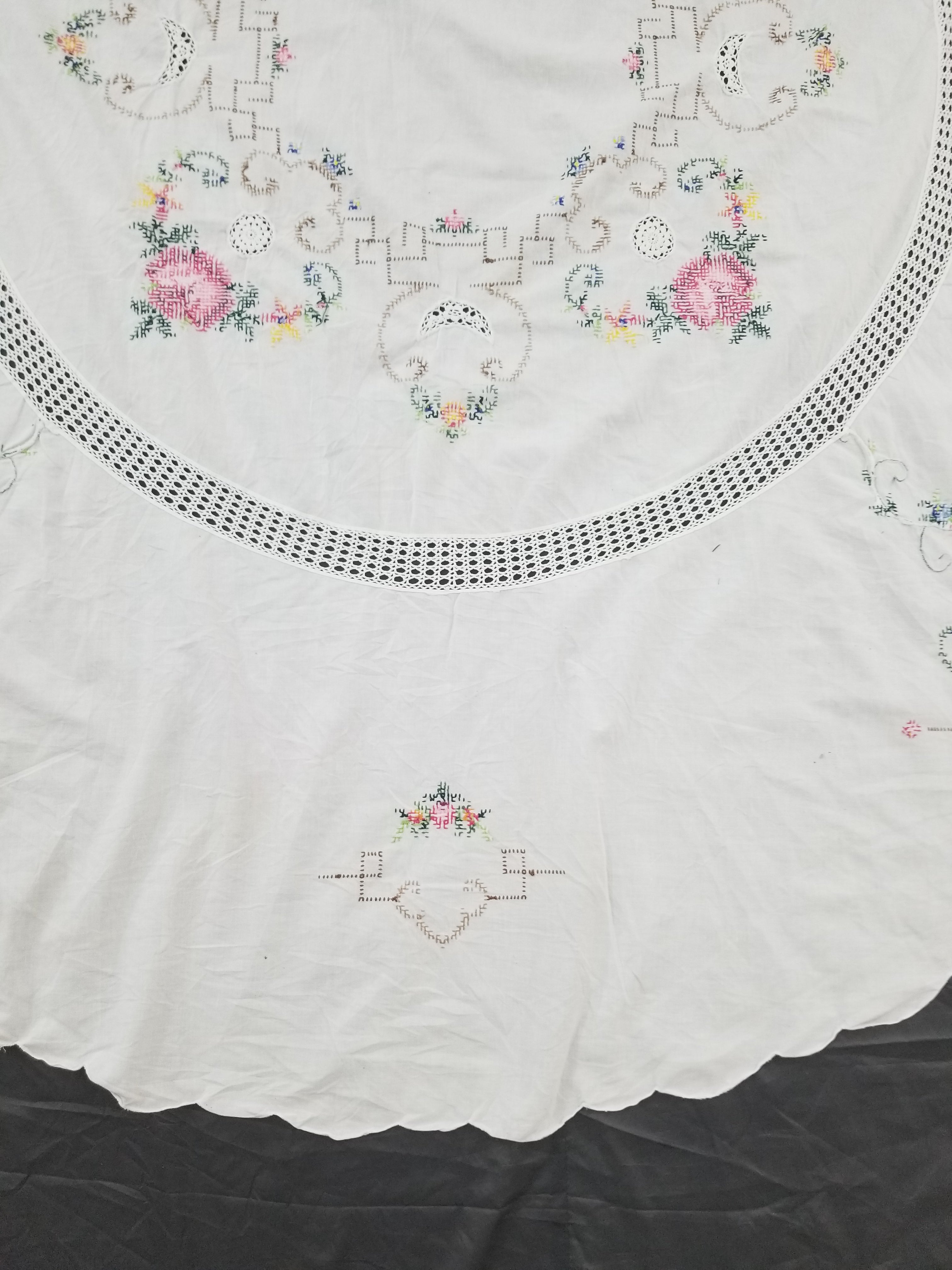 Vintage Cross Stitch Hand Embroidered Floral Scalloped Edges Tablecloth 250x168cm