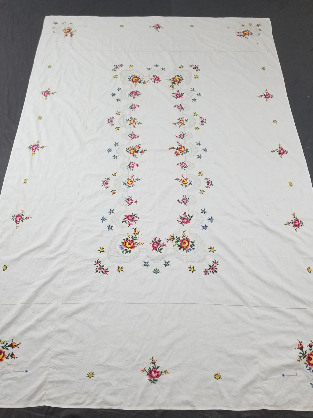 Vintage Beautiful Cross Stitch Hand Embroidered Floral Tablecloth 252x167cm