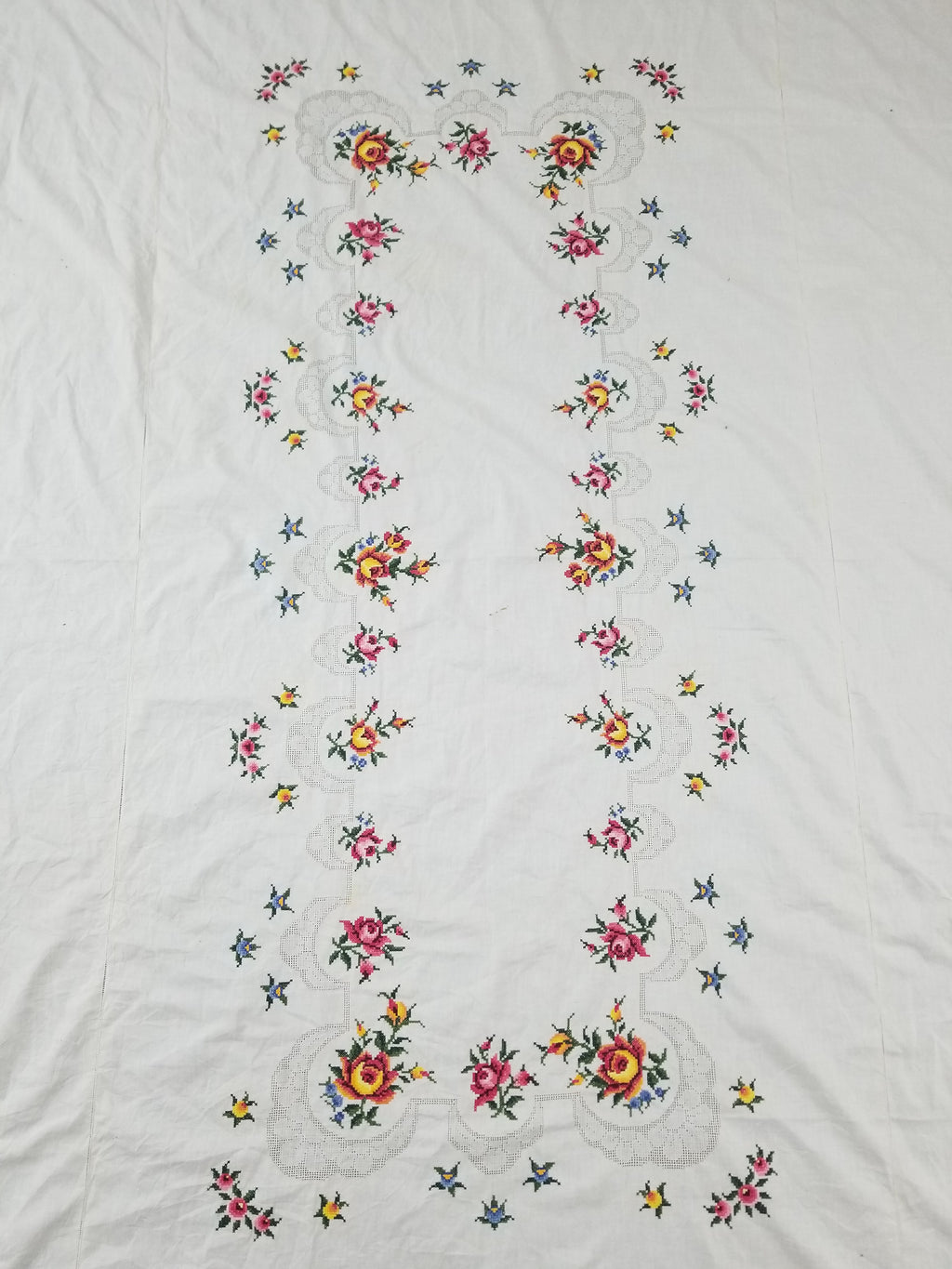 Vintage Beautiful Cross Stitch Hand Embroidered Floral Tablecloth 252x167cm