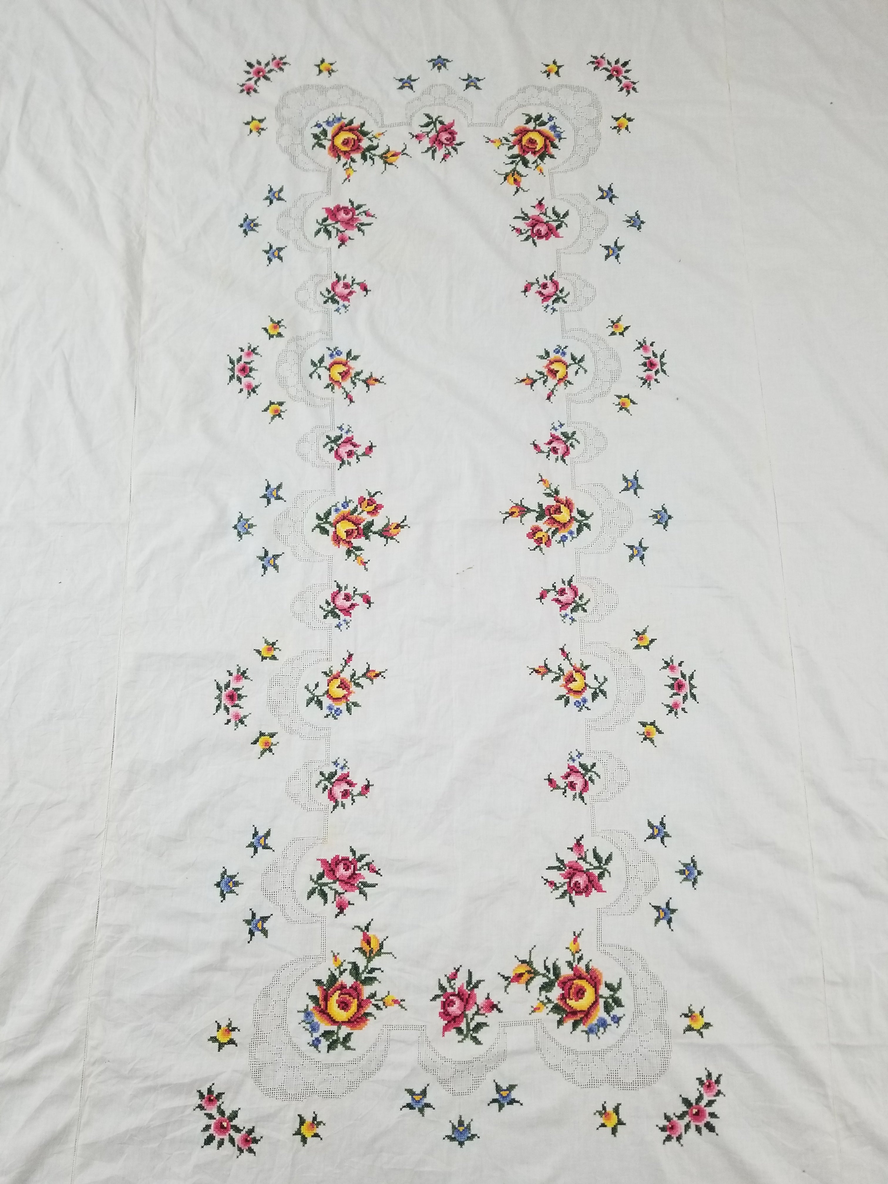 Vintage Beautiful Cross Stitch Hand Embroidered Floral Tablecloth 252x167cm