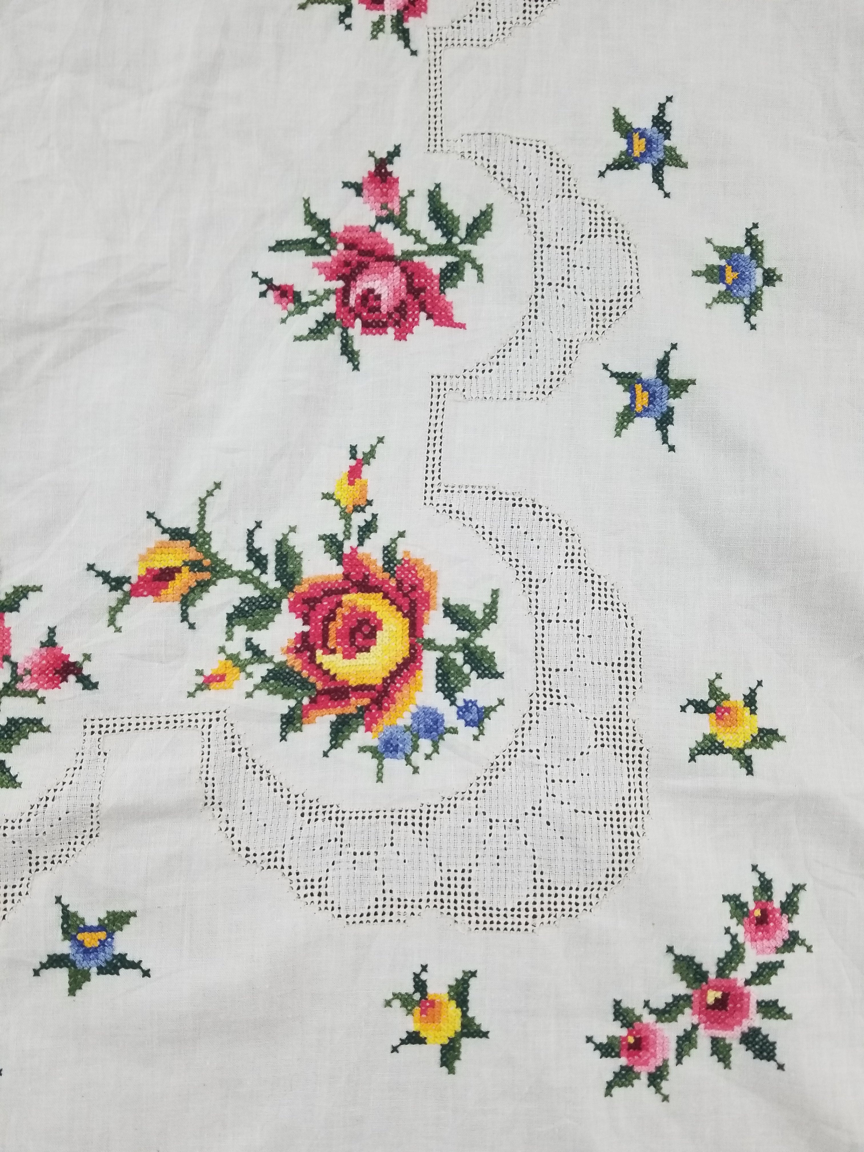 Vintage Beautiful Cross Stitch Hand Embroidered Floral Tablecloth 252x167cm
