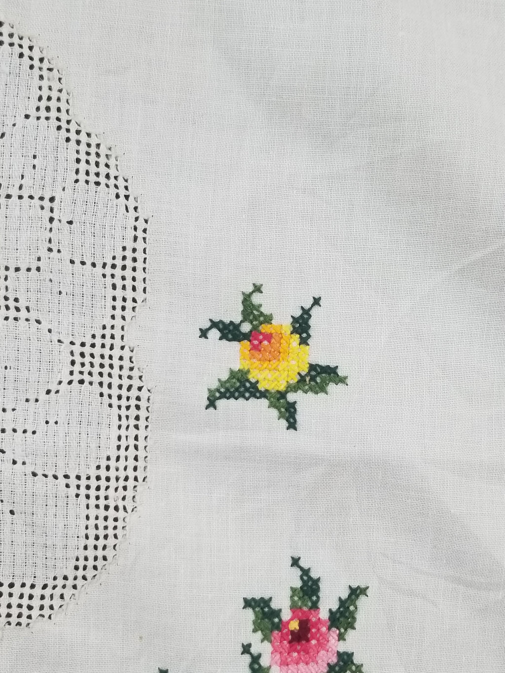 Vintage Beautiful Cross Stitch Hand Embroidered Floral Tablecloth 252x167cm