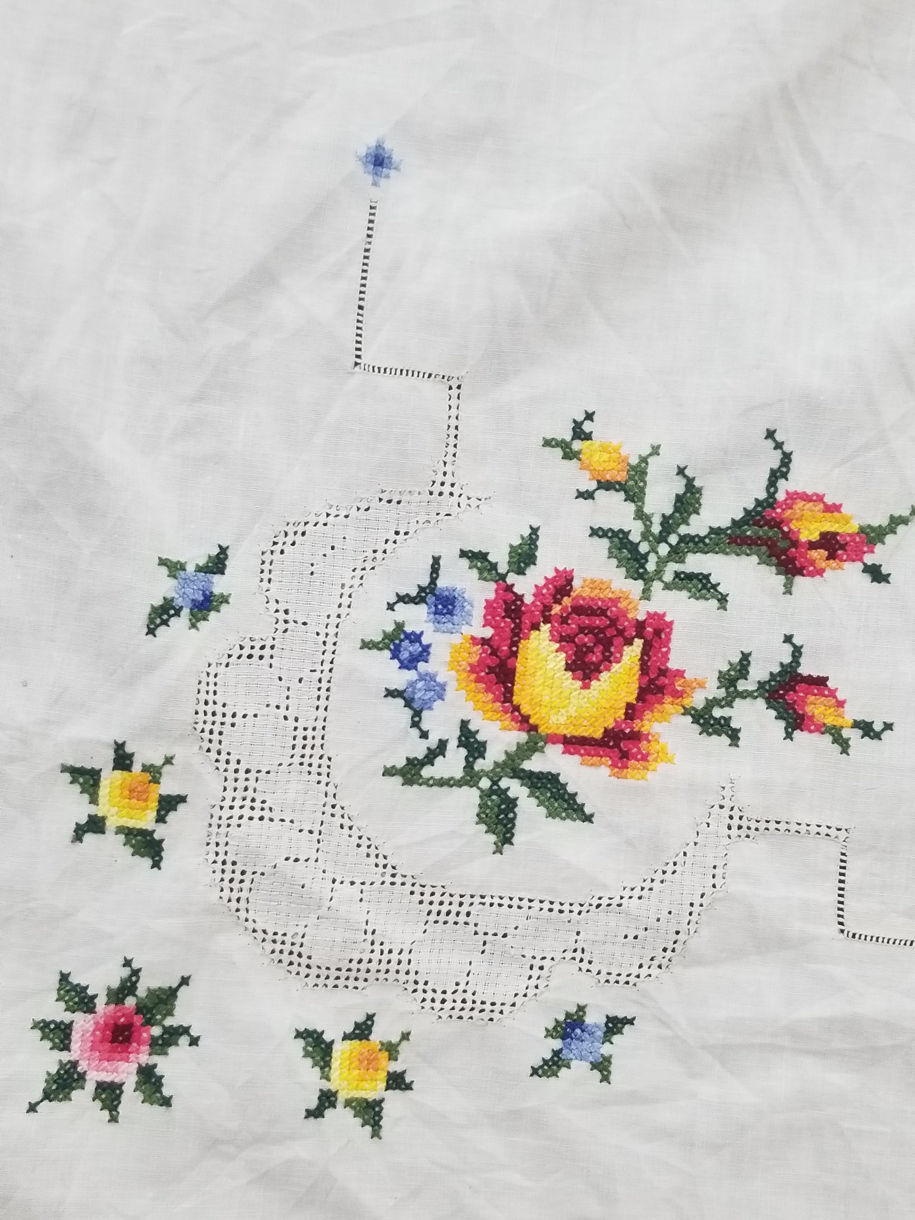Vintage Beautiful Cross Stitch Hand Embroidered Floral Tablecloth 252x167cm