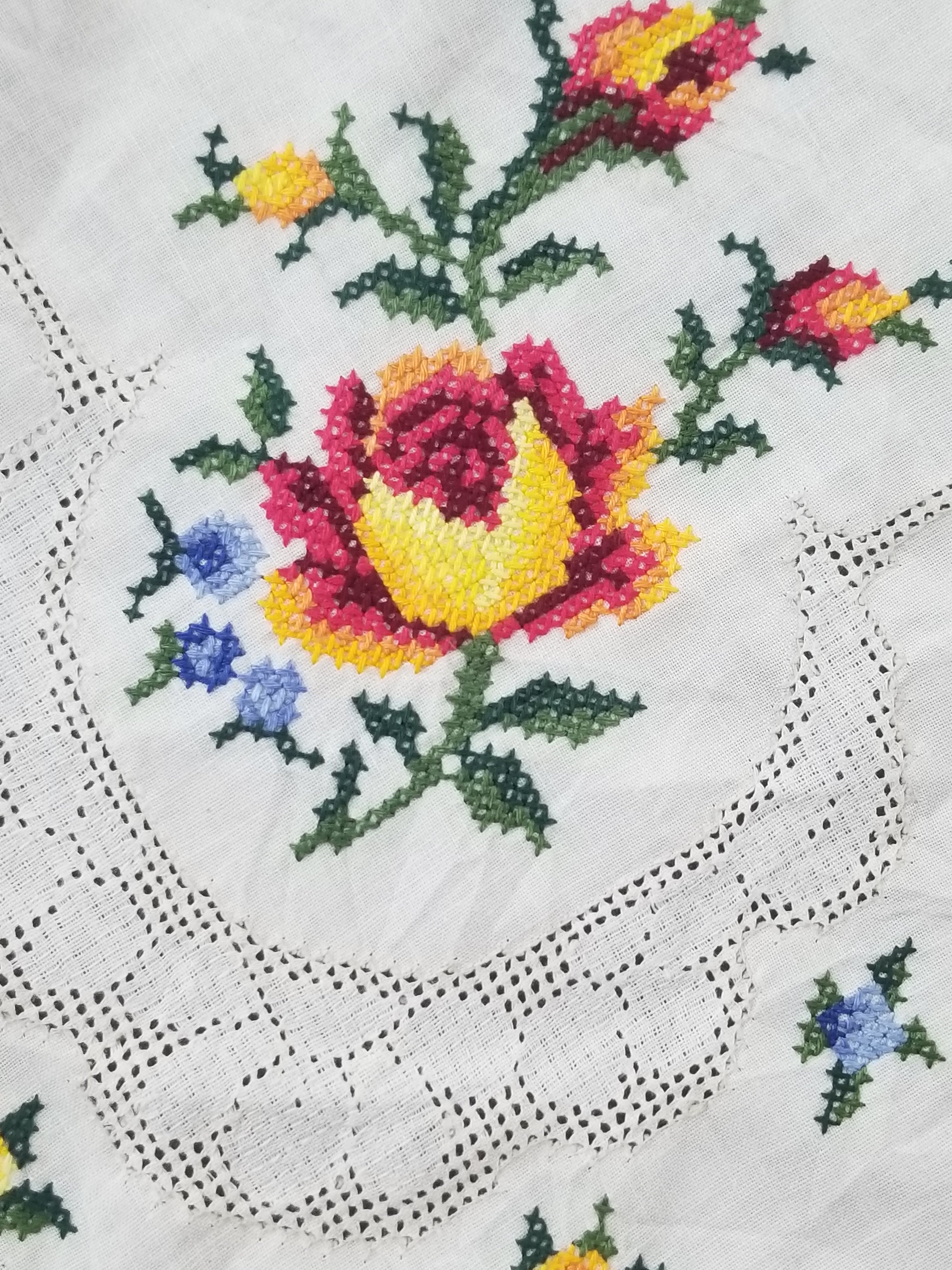 Vintage Beautiful Cross Stitch Hand Embroidered Floral Tablecloth 252x167cm