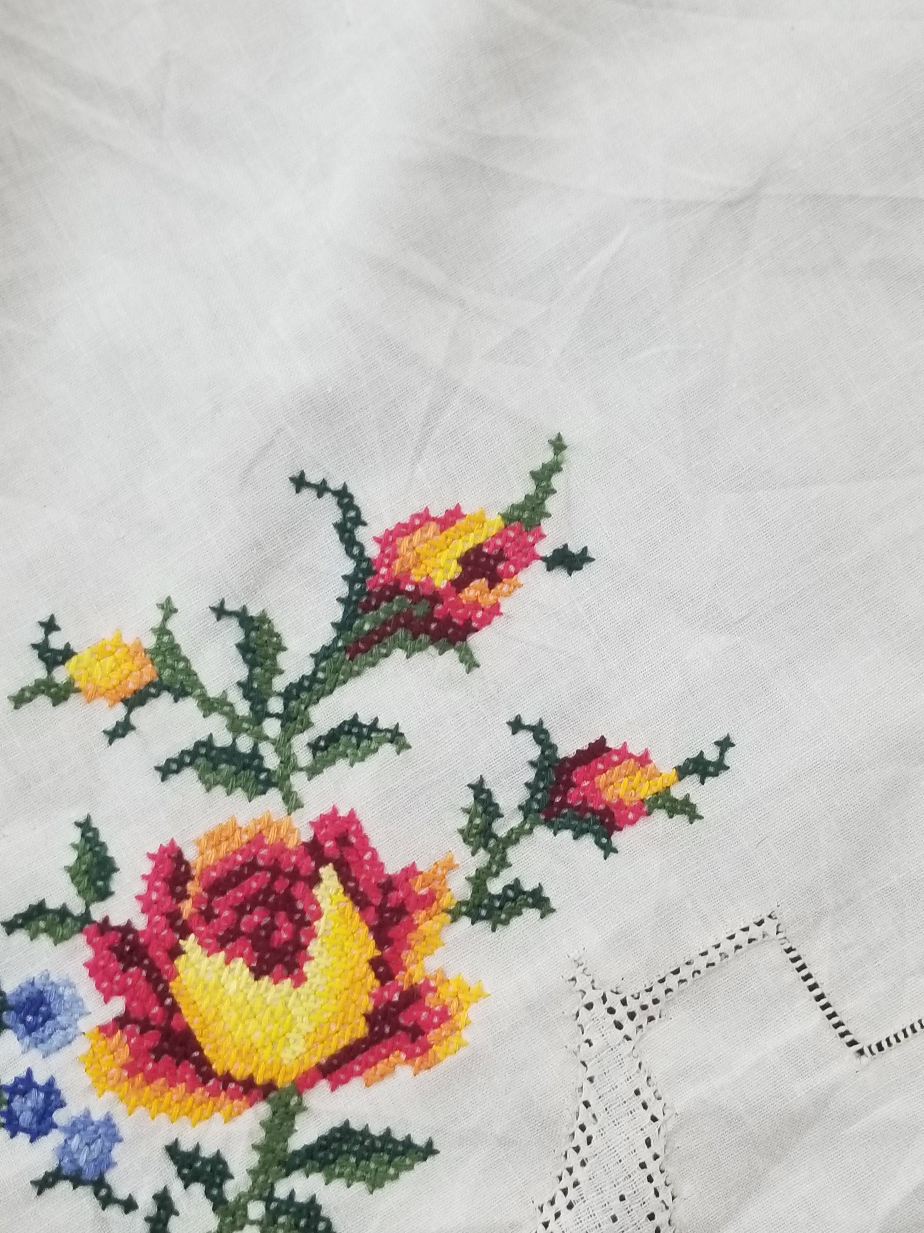 Vintage Beautiful Cross Stitch Hand Embroidered Floral Tablecloth 252x167cm