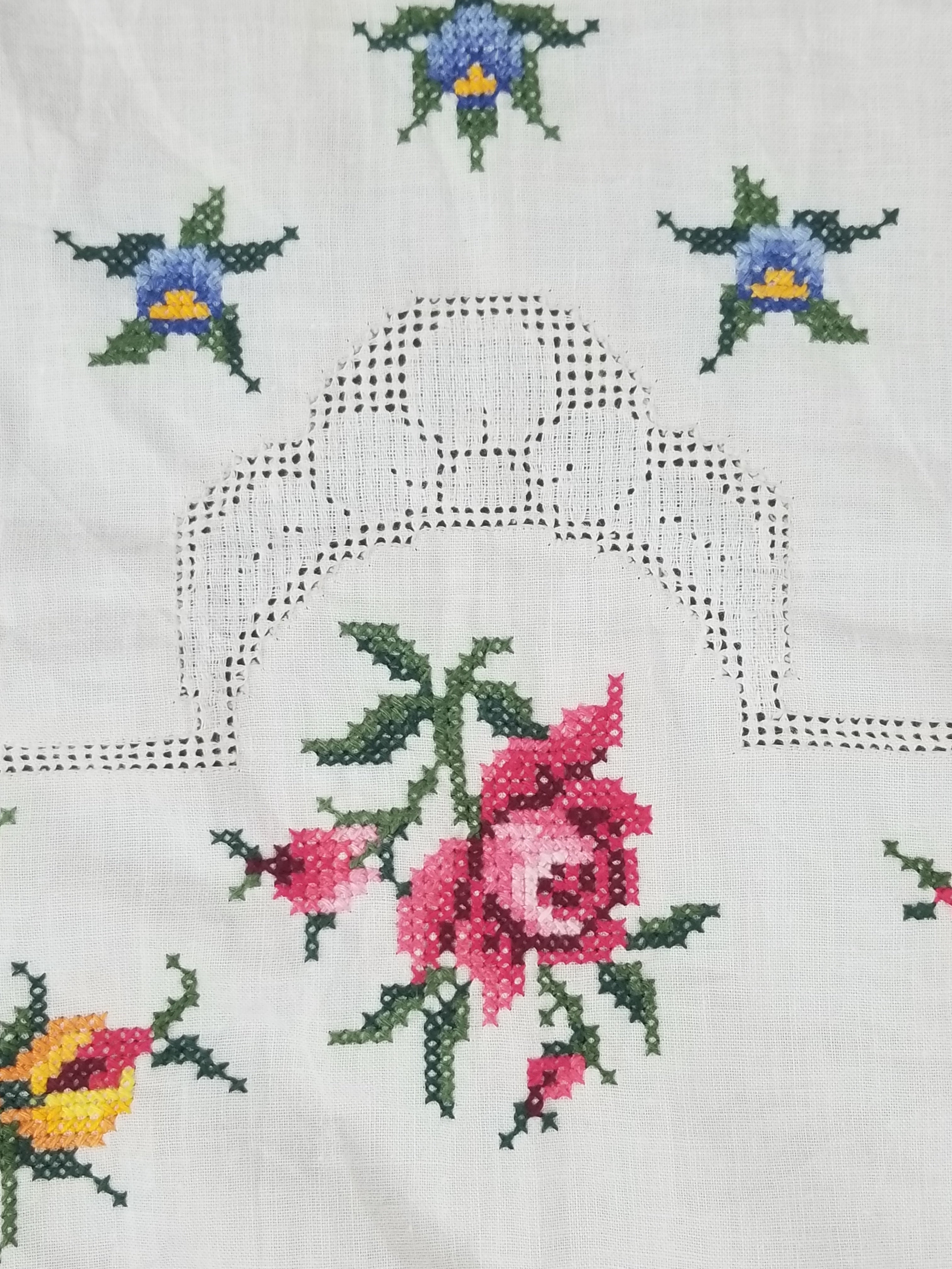 Vintage Beautiful Cross Stitch Hand Embroidered Floral Tablecloth 252x167cm