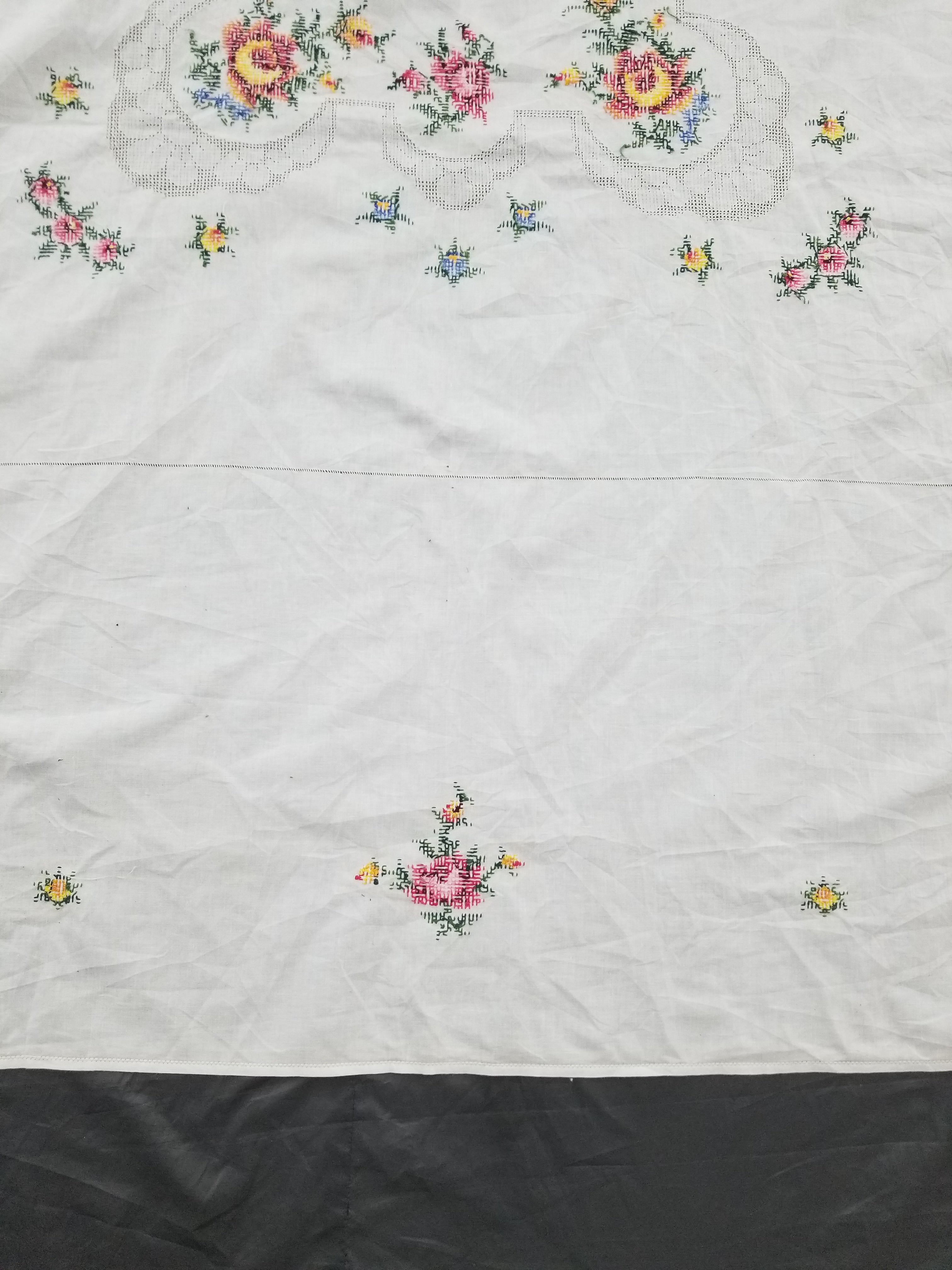 Vintage Beautiful Cross Stitch Hand Embroidered Floral Tablecloth 252x167cm