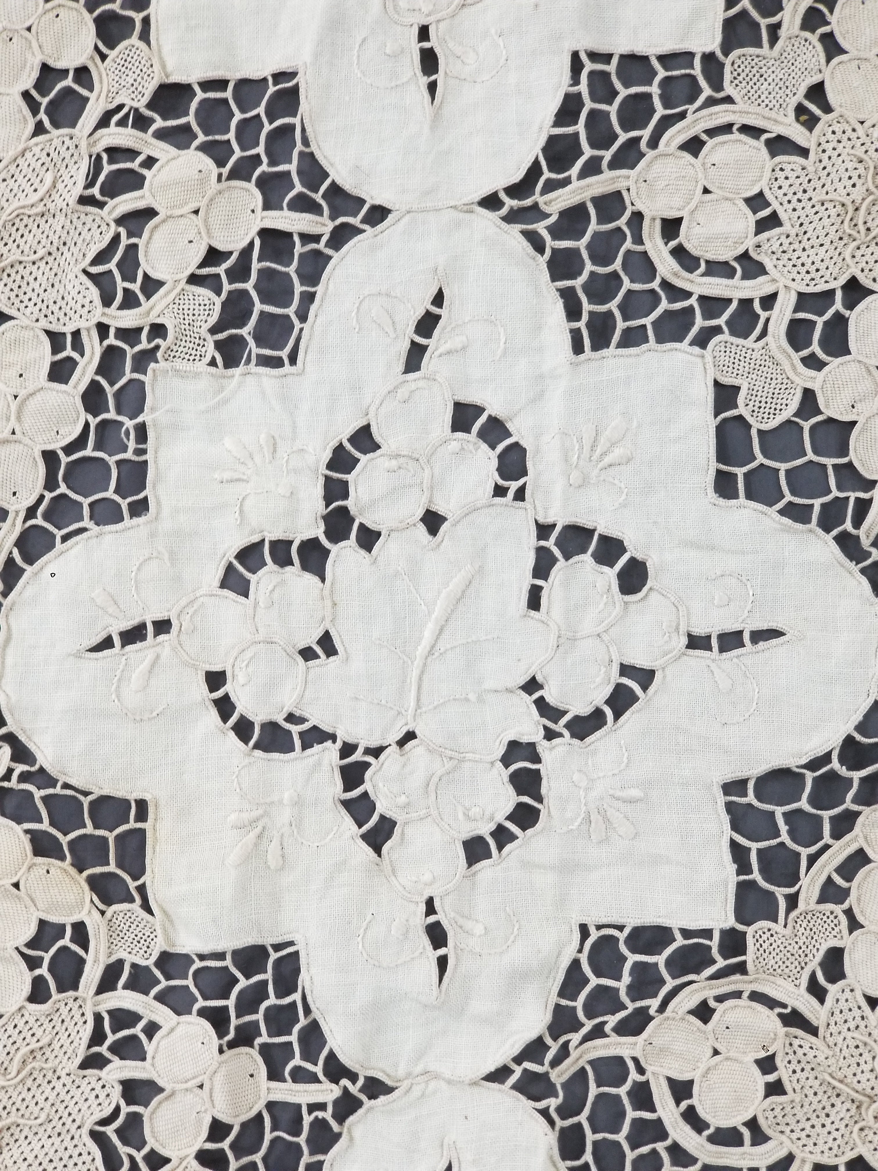 Vintage Point De Venise Needle Lace Madeira Embroidered Floral Tablecloth 260x220cm