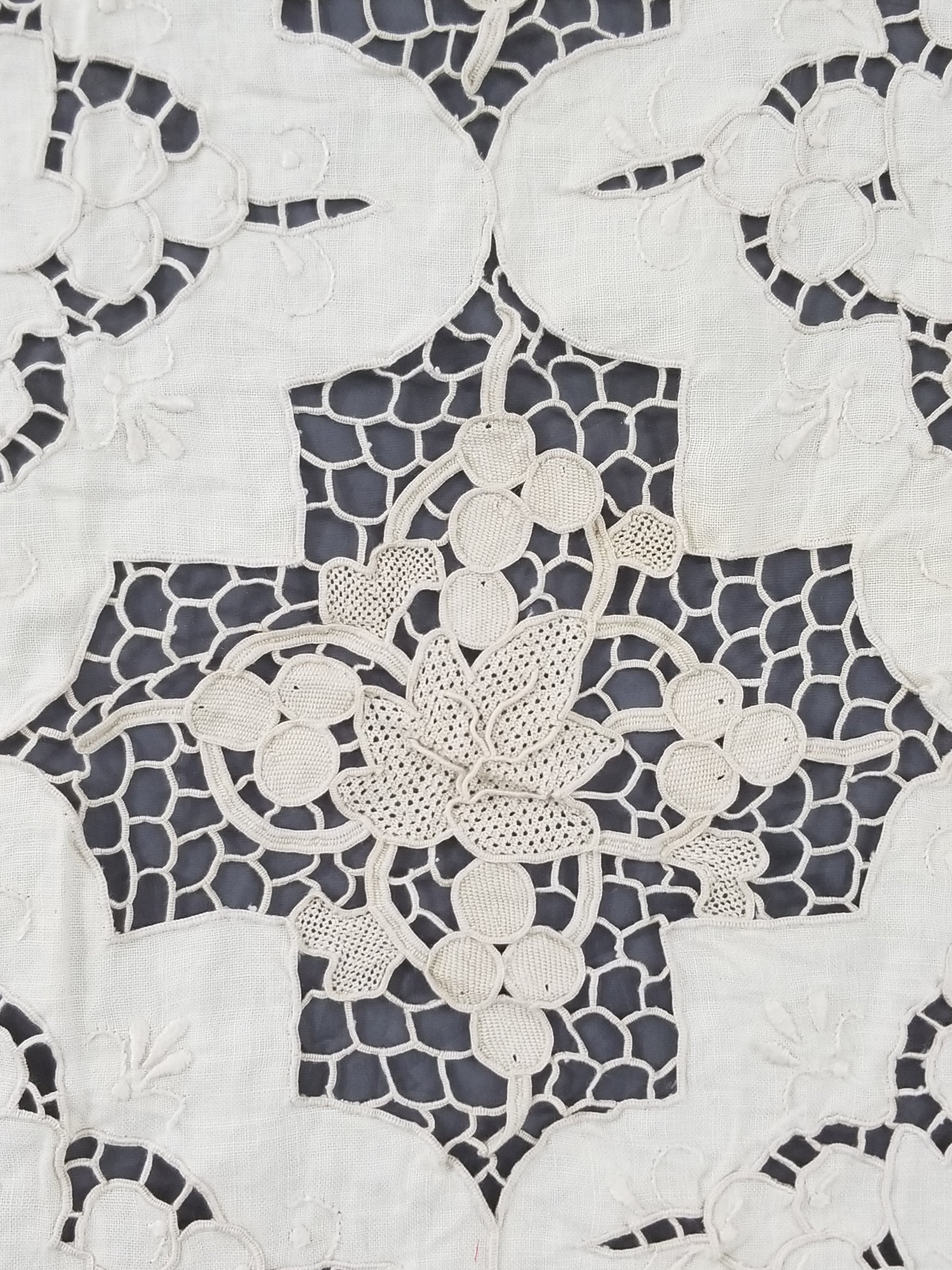 Vintage Point De Venise Needle Lace Madeira Embroidered Floral Tablecloth 260x220cm