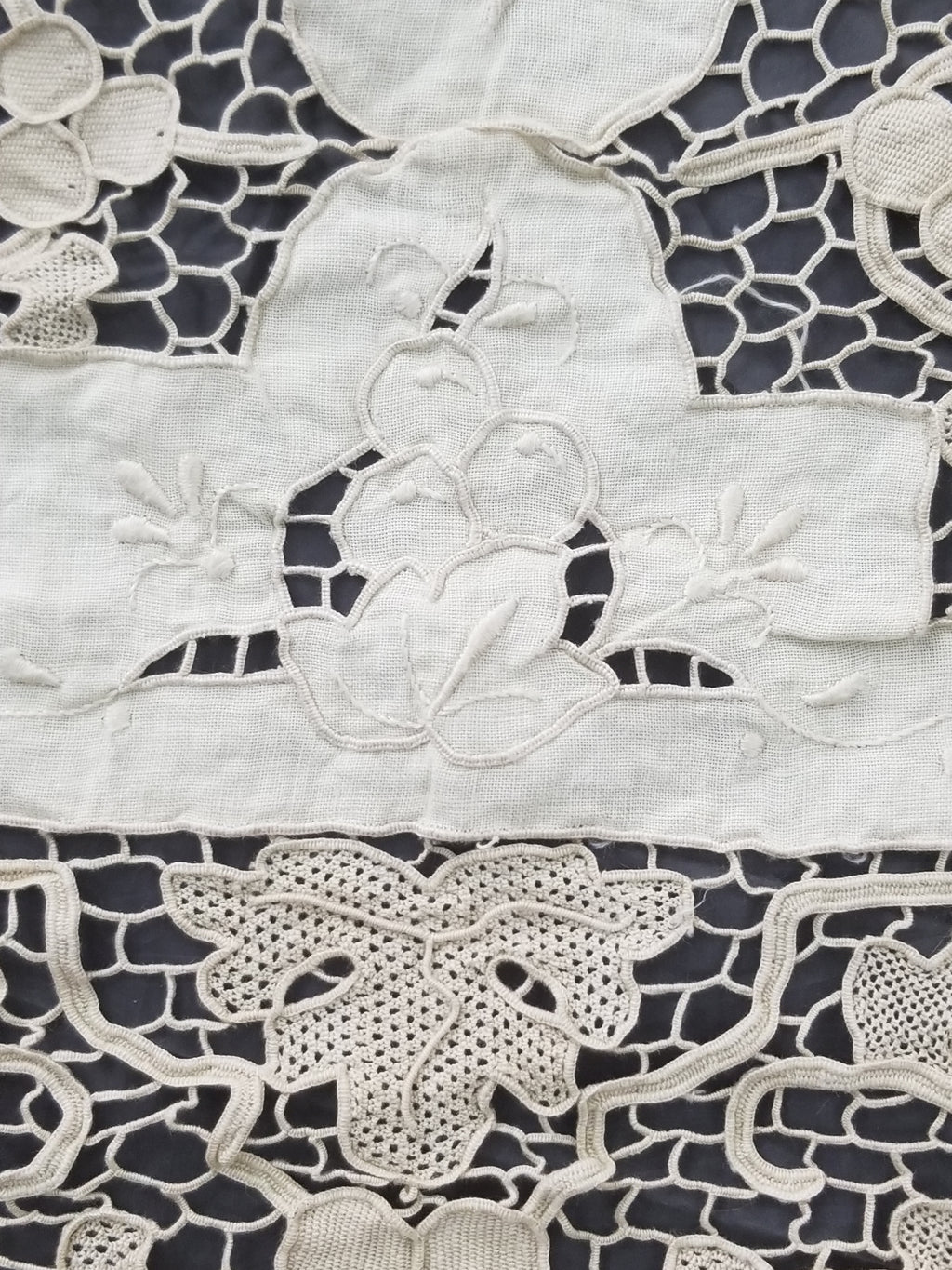 Vintage Point De Venise Needle Lace Madeira Embroidered Floral Tablecloth 260x220cm