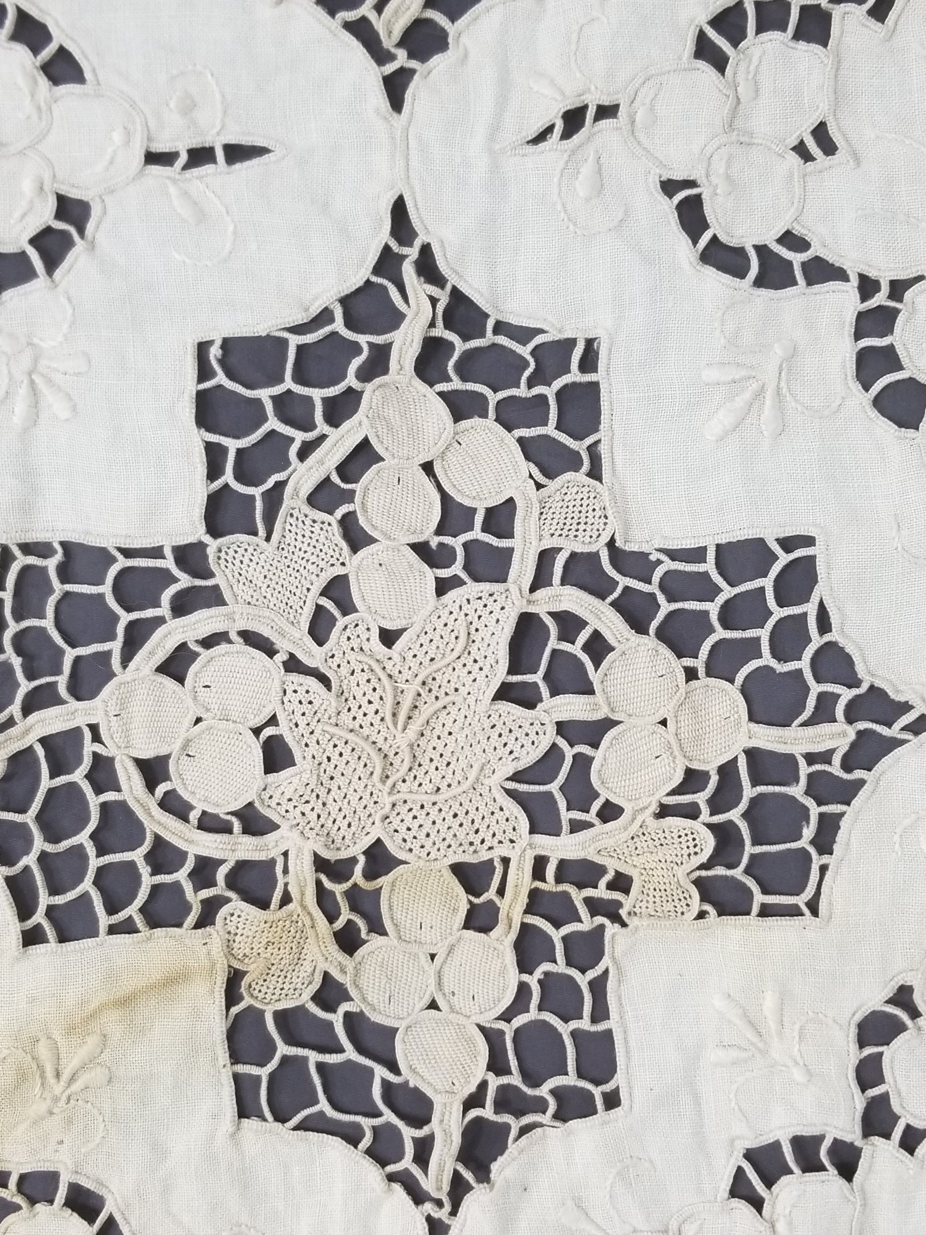 Vintage Point De Venise Needle Lace Madeira Embroidered Floral Tablecloth 260x220cm