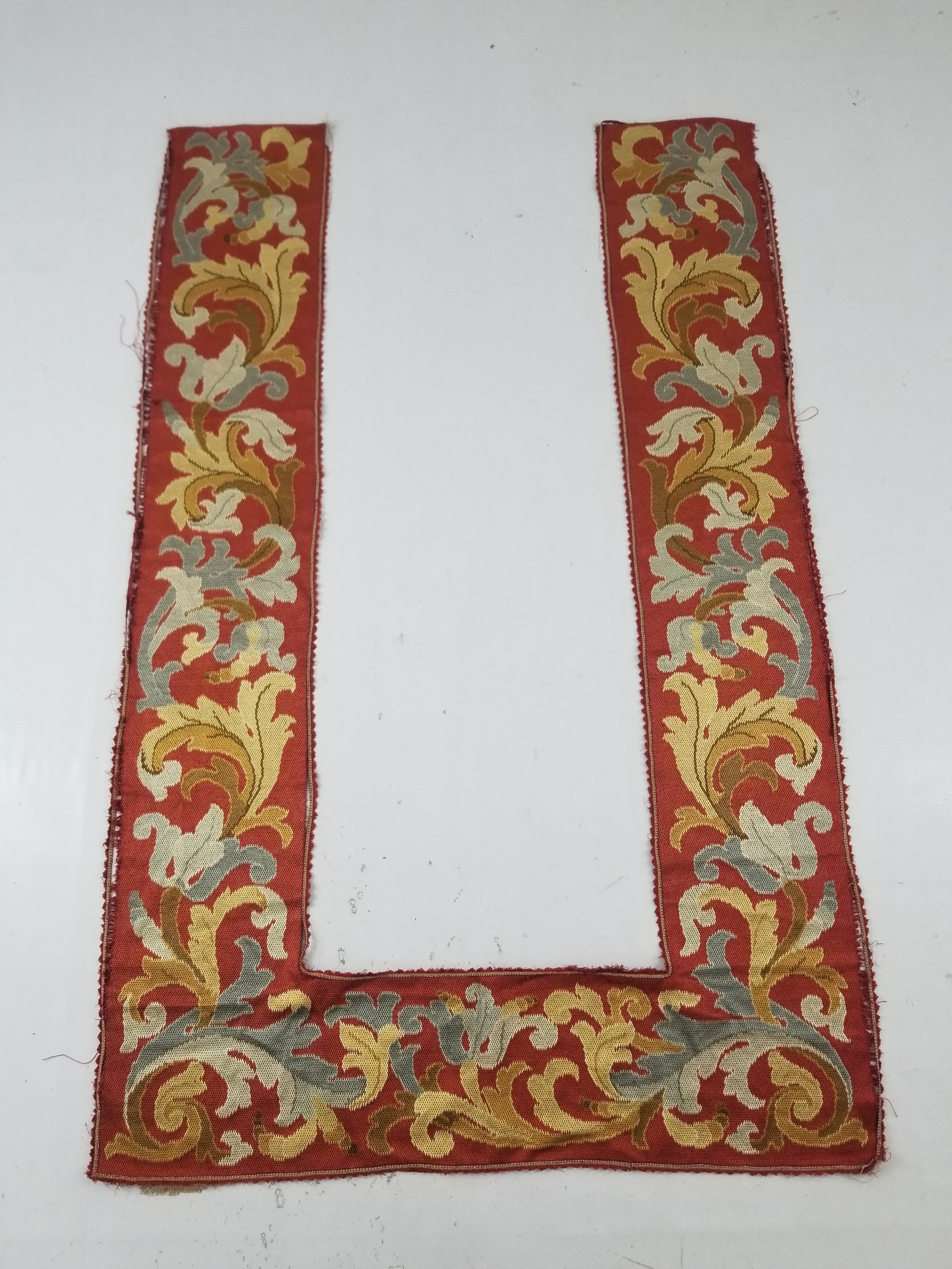 Antique French Handmade Foliate Scroll Pattern Tapestry Border 167x105cm