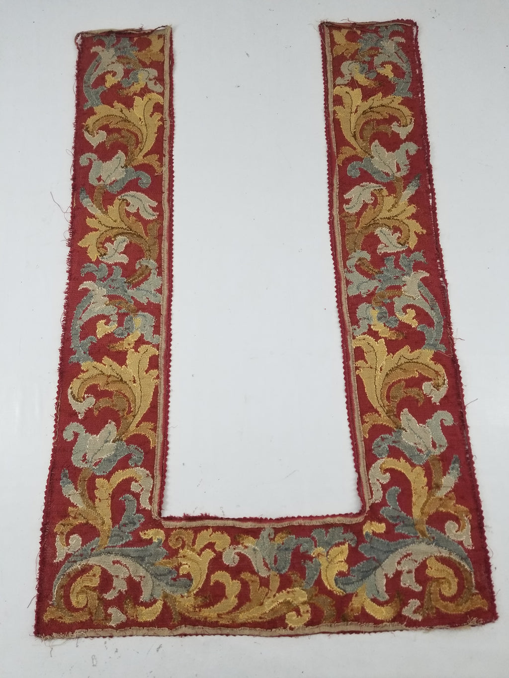 Antique French Handmade Foliate Scroll Pattern Tapestry Border 167x105cm