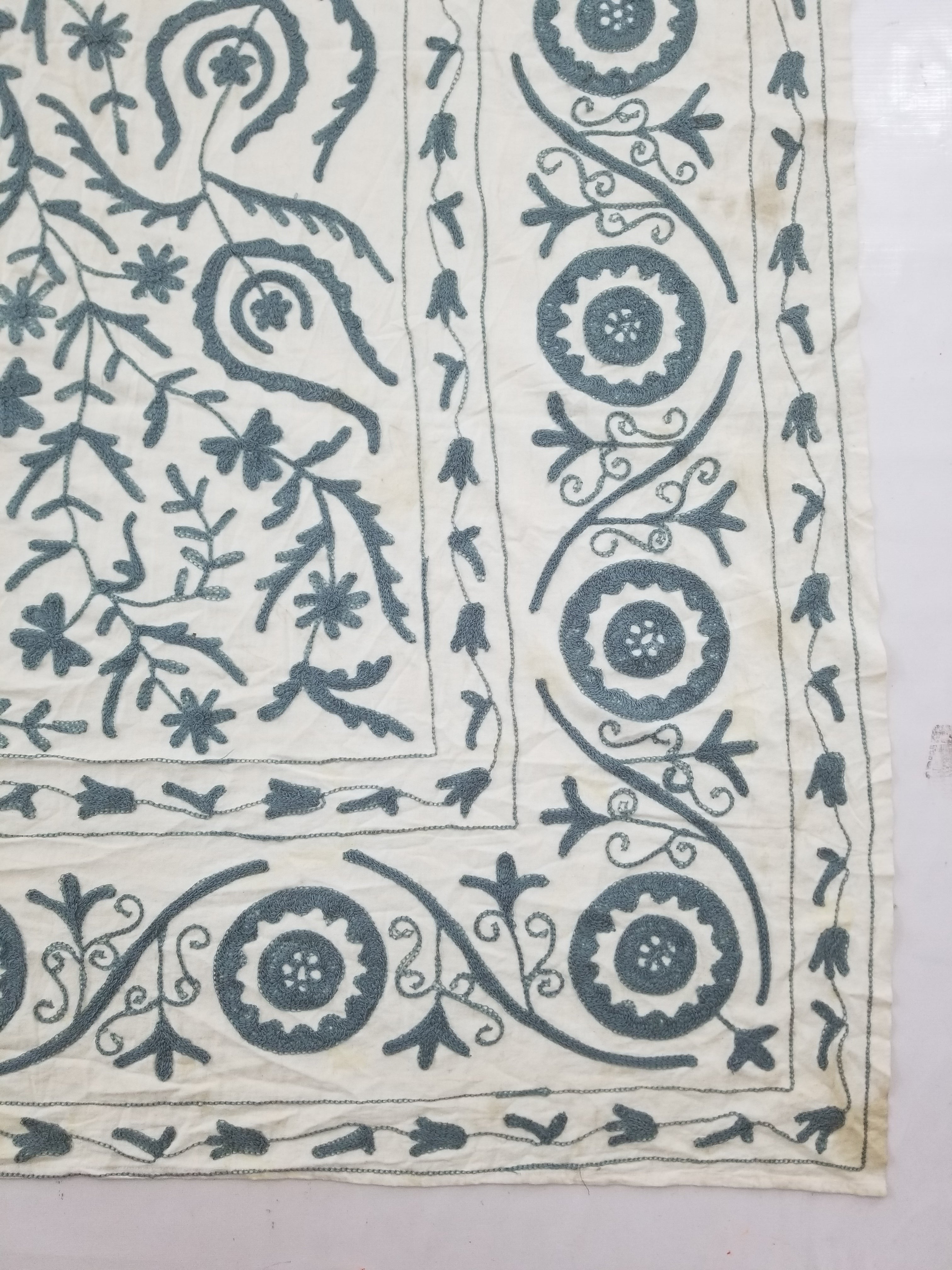 Vintage Kashmiri Wool Crewel Work Floral Tablecloth / Bedspread 260x230cm