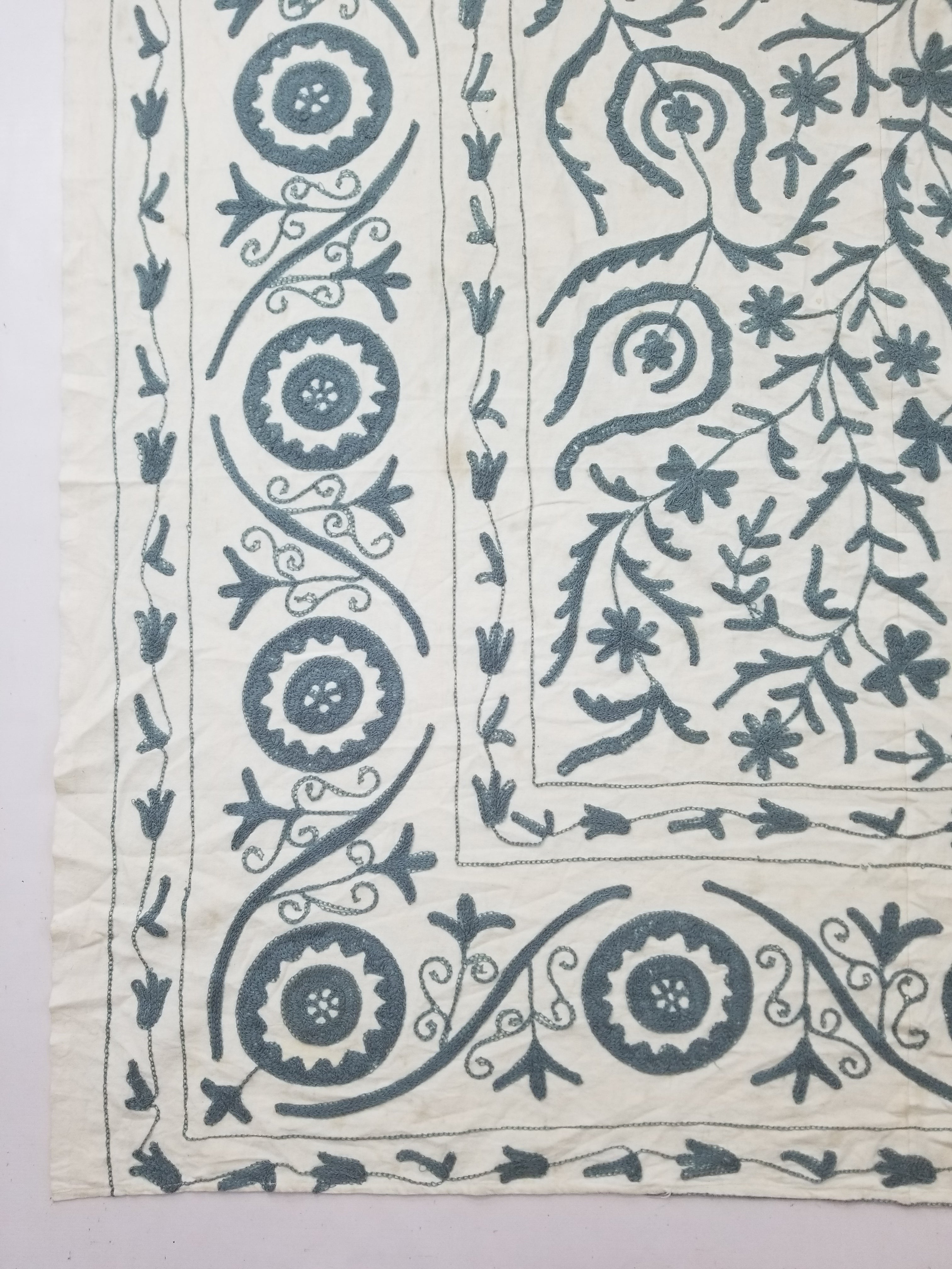 Vintage Kashmiri Wool Crewel Work Floral Tablecloth / Bedspread 260x230cm