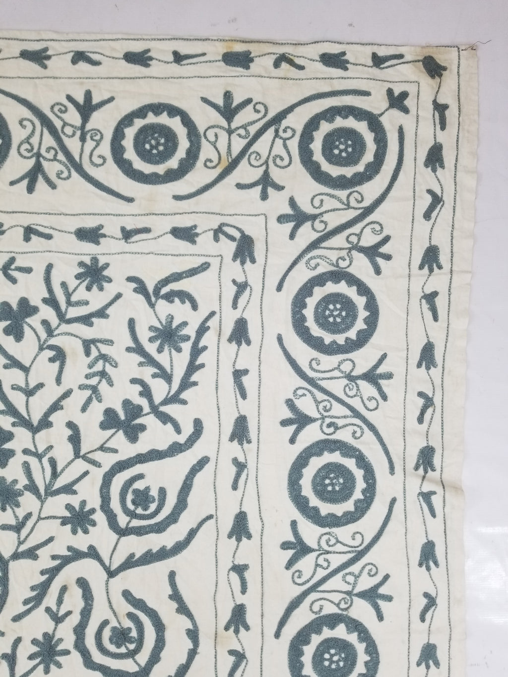 Vintage Kashmiri Wool Crewel Work Floral Tablecloth / Bedspread 260x230cm