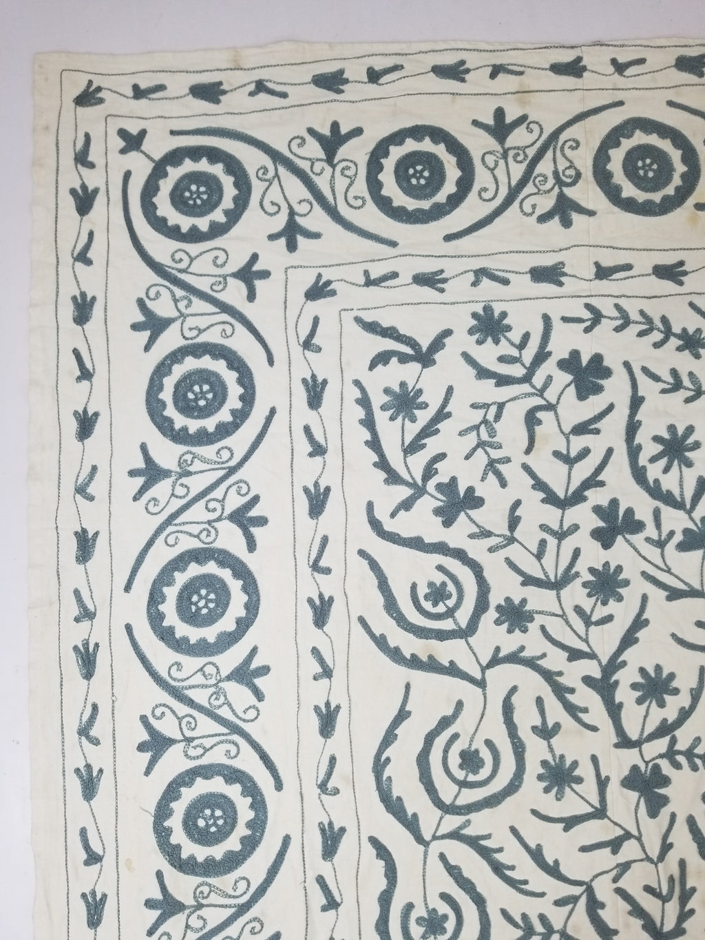 Vintage Kashmiri Wool Crewel Work Floral Tablecloth / Bedspread 260x230cm