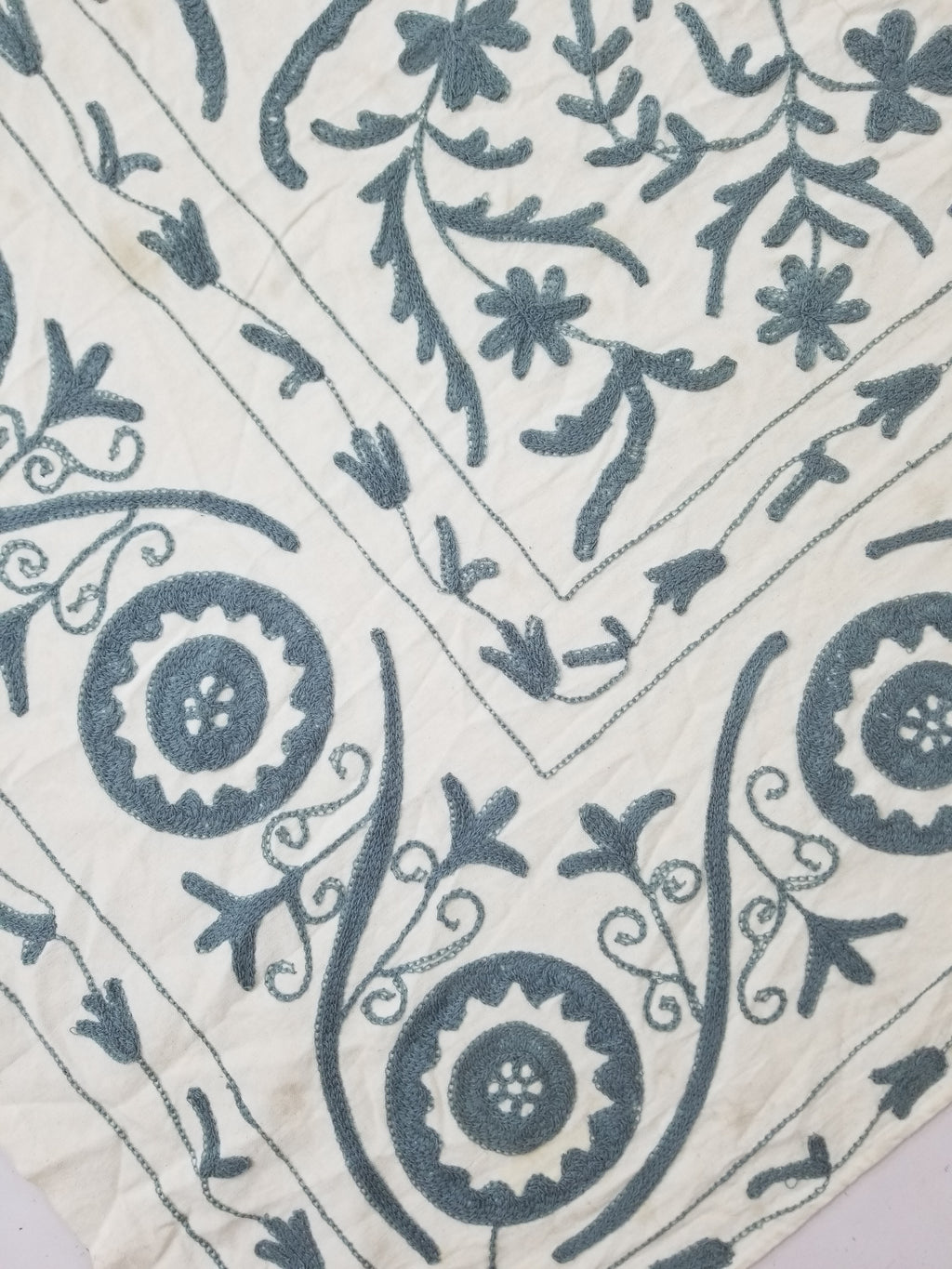 Vintage Kashmiri Wool Crewel Work Floral Tablecloth / Bedspread 260x230cm