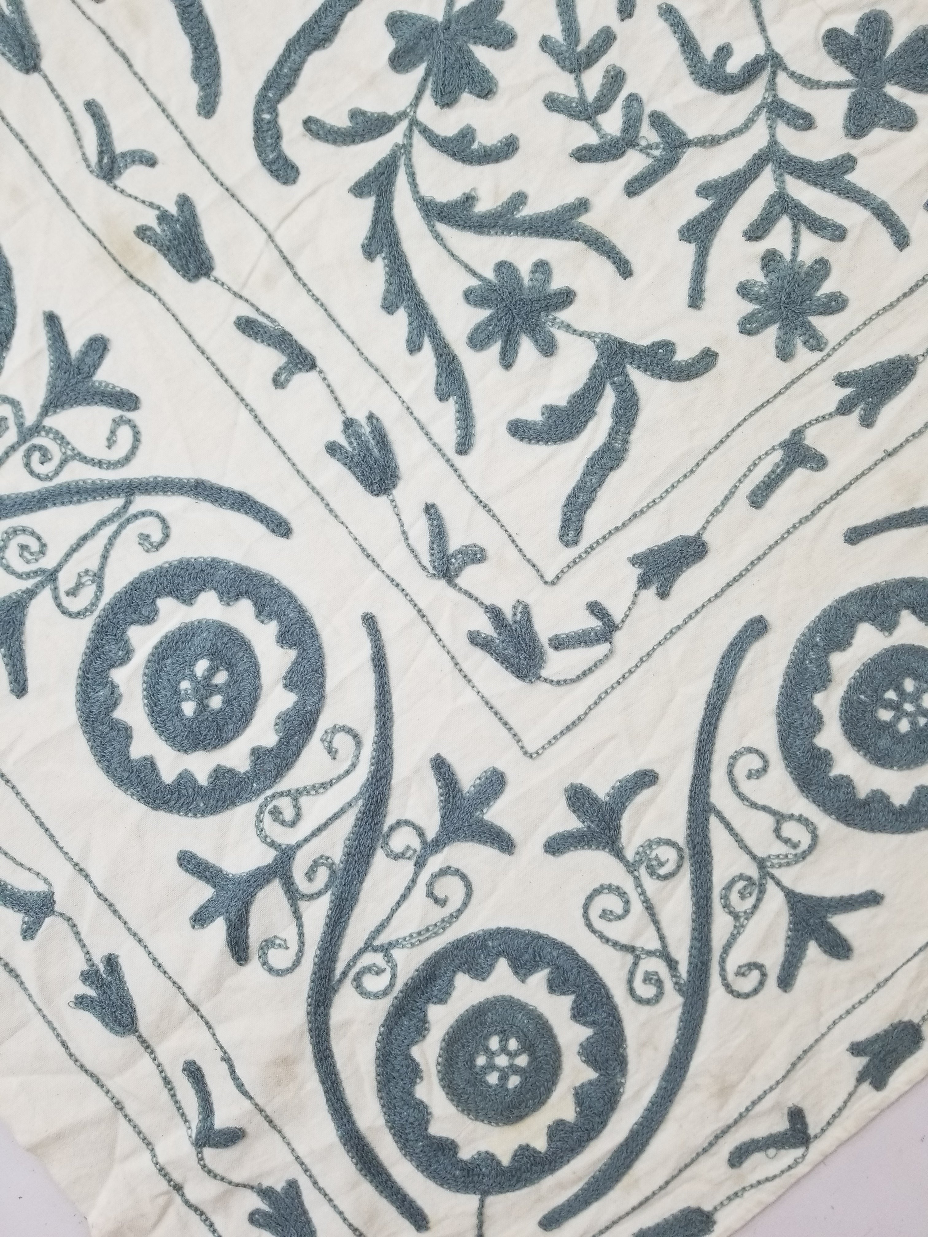 Vintage Kashmiri Wool Crewel Work Floral Tablecloth / Bedspread 260x230cm