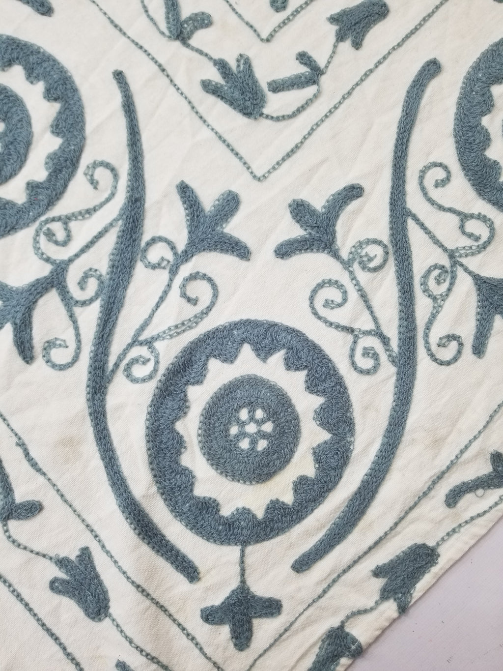 Vintage Kashmiri Wool Crewel Work Floral Tablecloth / Bedspread 260x230cm