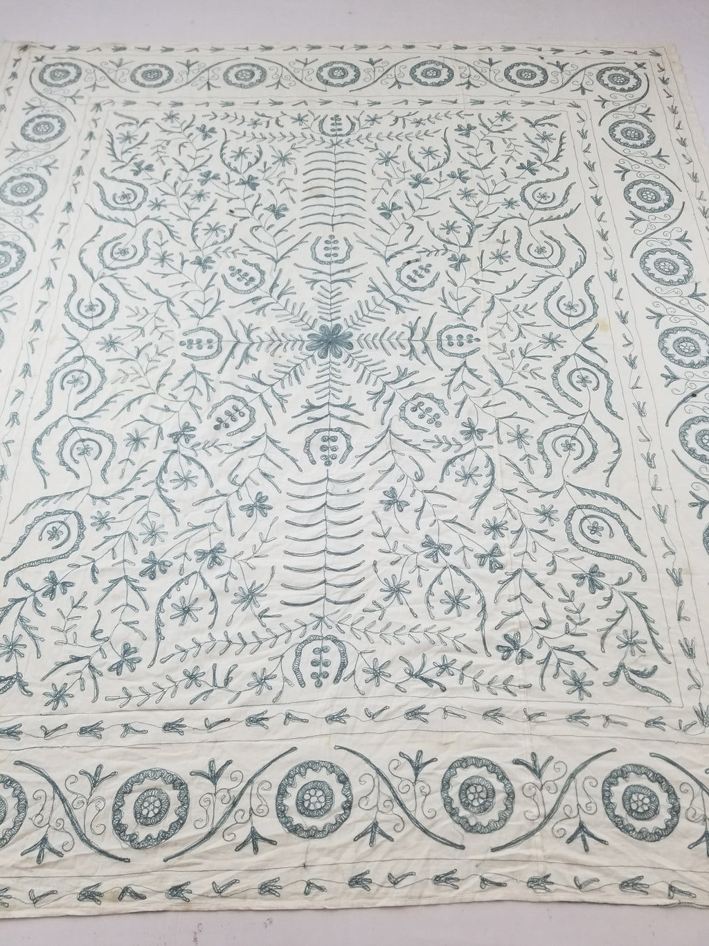 Vintage Kashmiri Wool Crewel Work Floral Tablecloth / Bedspread 260x230cm