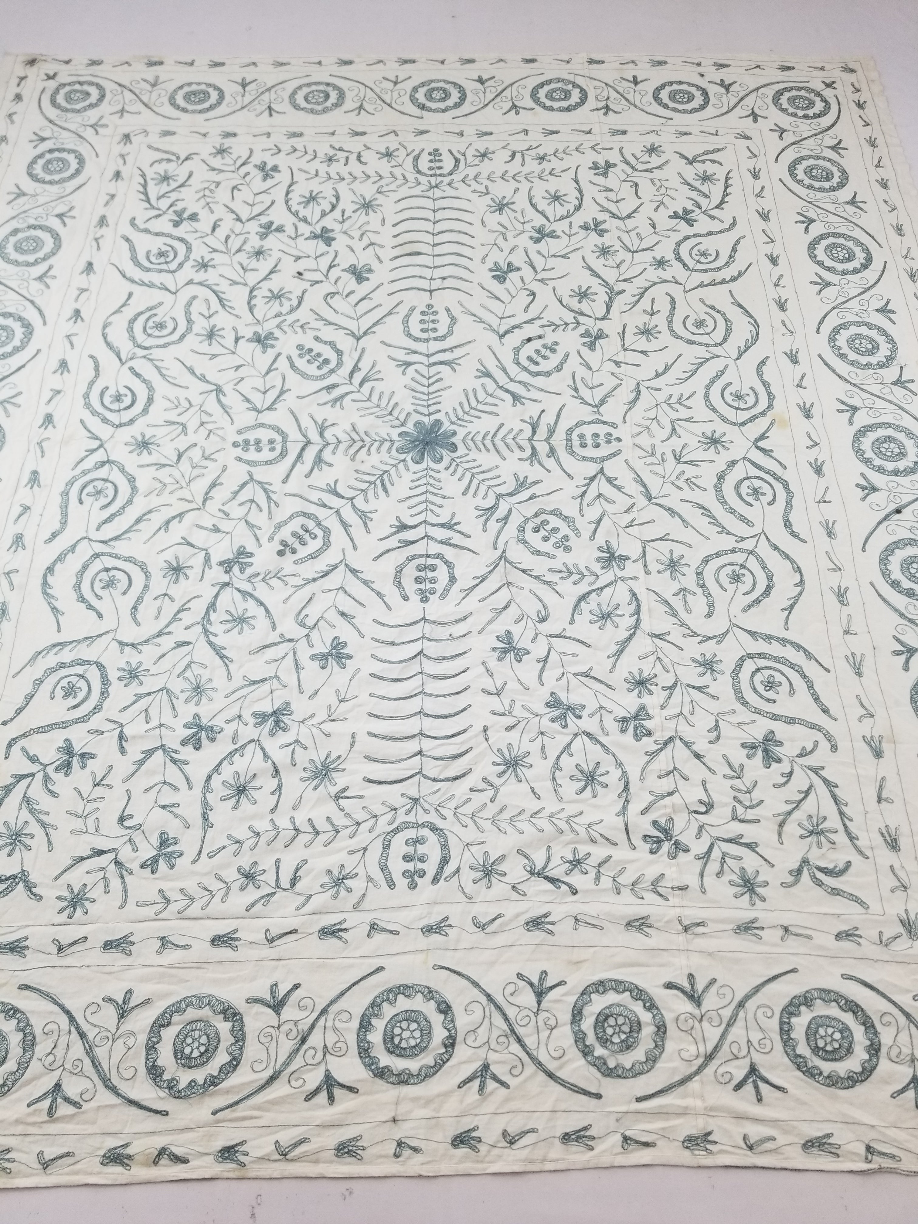 Vintage Kashmiri Wool Crewel Work Floral Tablecloth / Bedspread 260x230cm