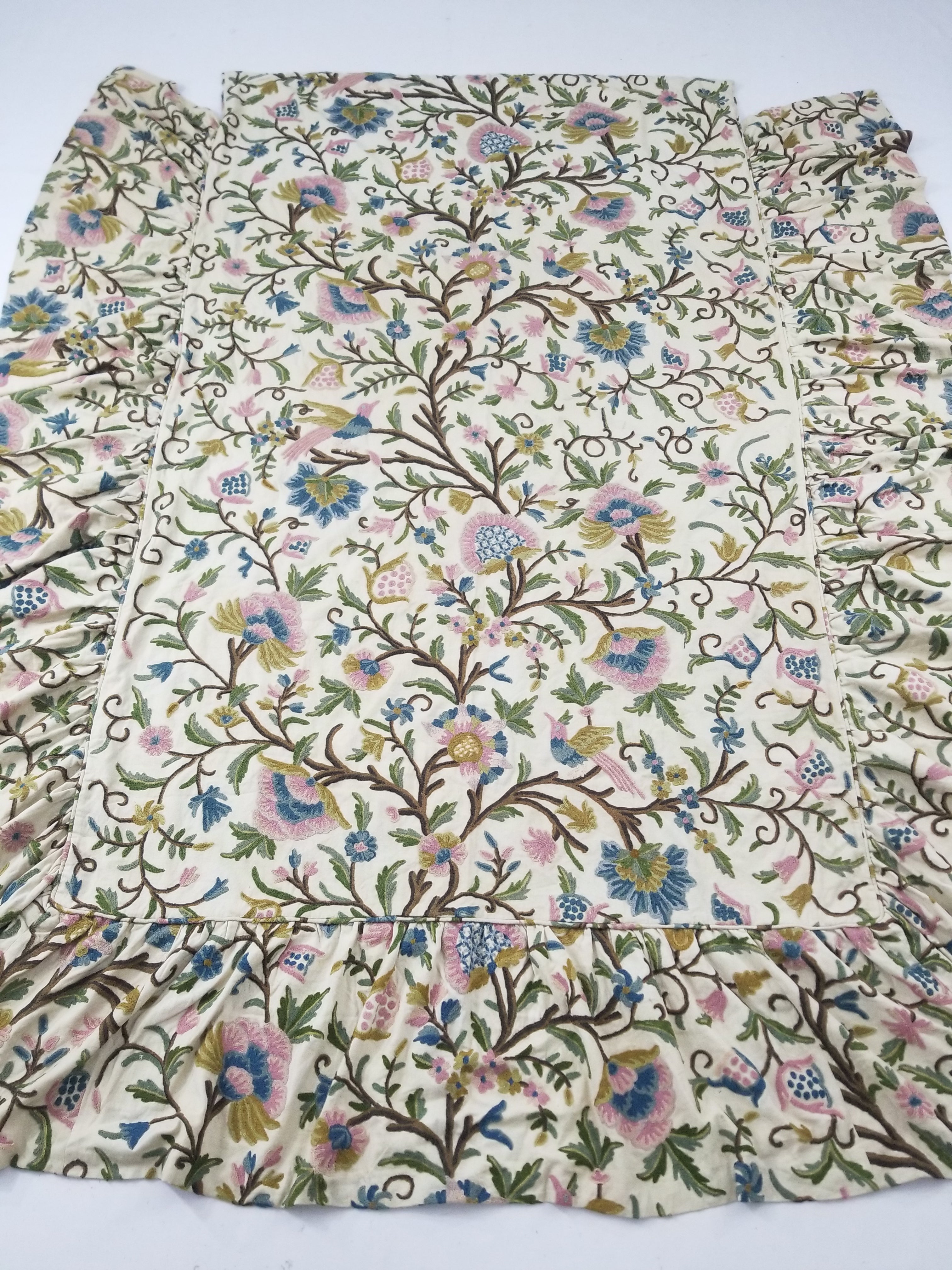Vintage Traditional Jacobean Inspired Crewel Work Tree of Life Bedpsread 248x194