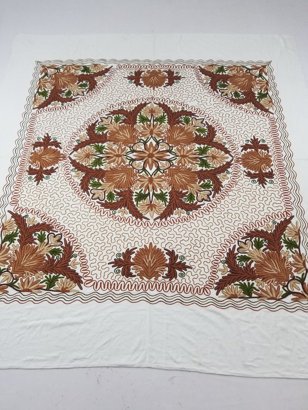 Vintage Traditional Indian Kashmiri Wool Crewel Work Floral Bedspread 232x214cm