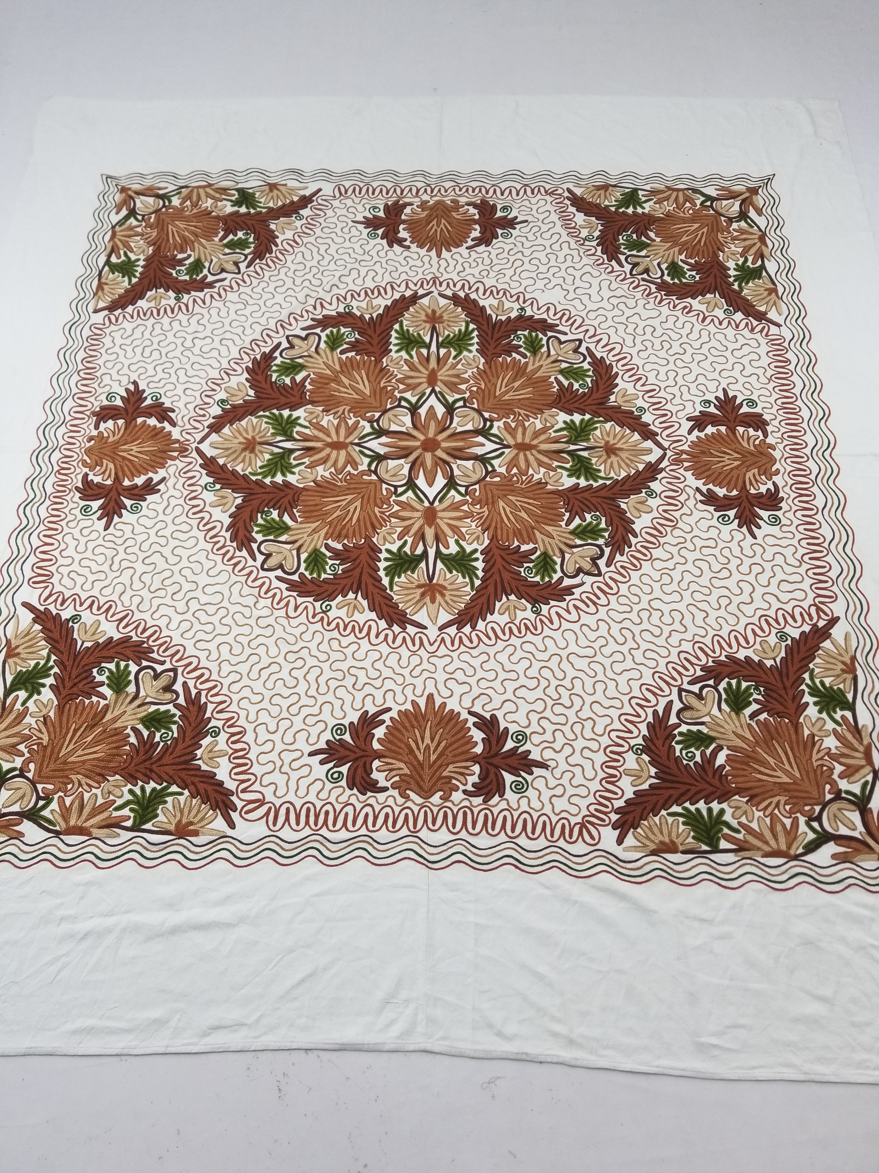 Vintage Traditional Indian Kashmiri Wool Crewel Work Floral Bedspread 232x214cm