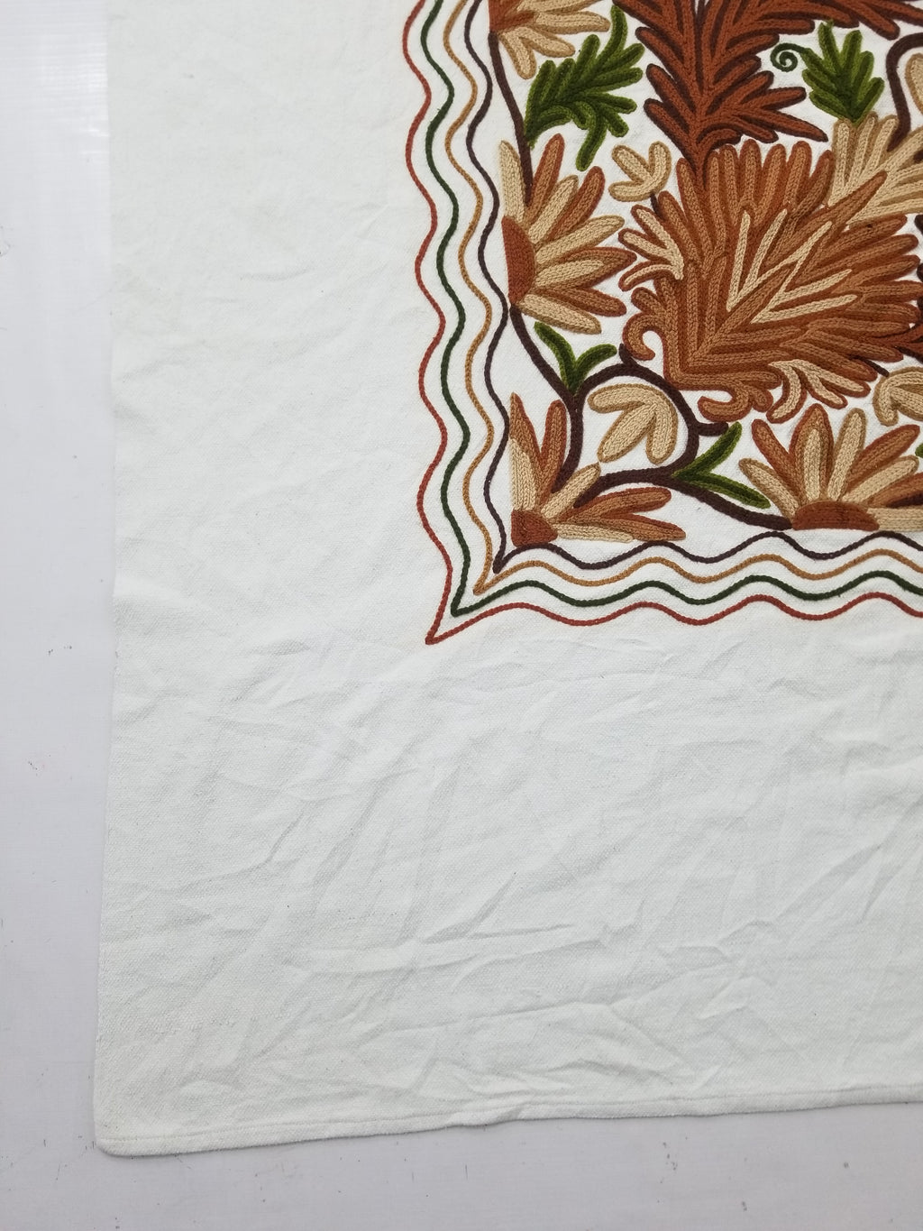 Vintage Traditional Indian Kashmiri Wool Crewel Work Floral Bedspread 232x214cm