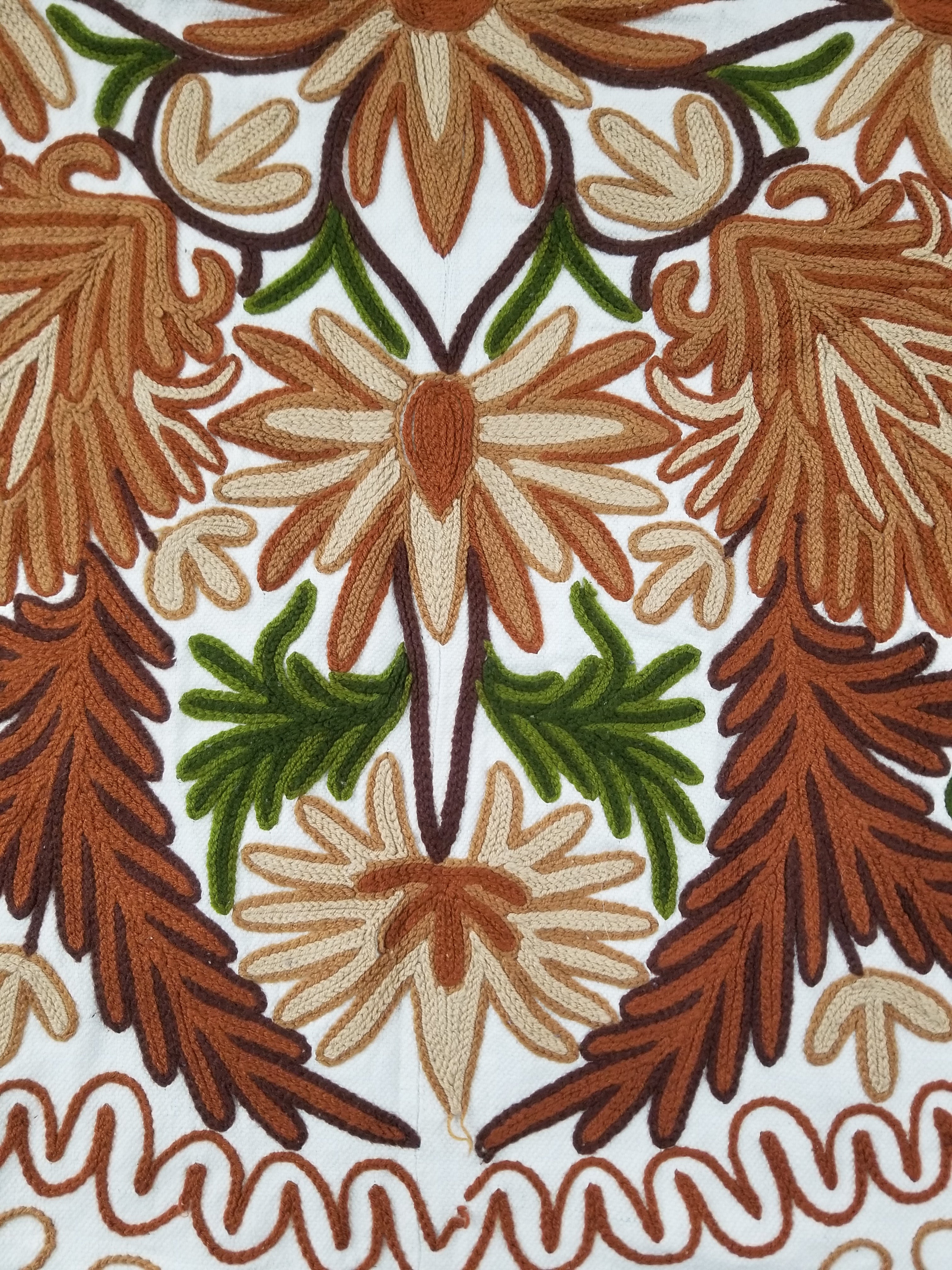 Vintage Traditional Indian Kashmiri Wool Crewel Work Floral Bedspread 232x214cm