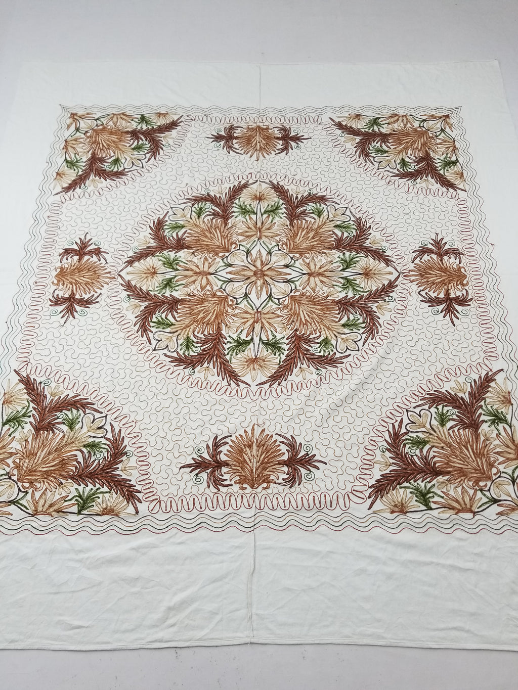 Vintage Traditional Indian Kashmiri Wool Crewel Work Floral Bedspread 232x214cm