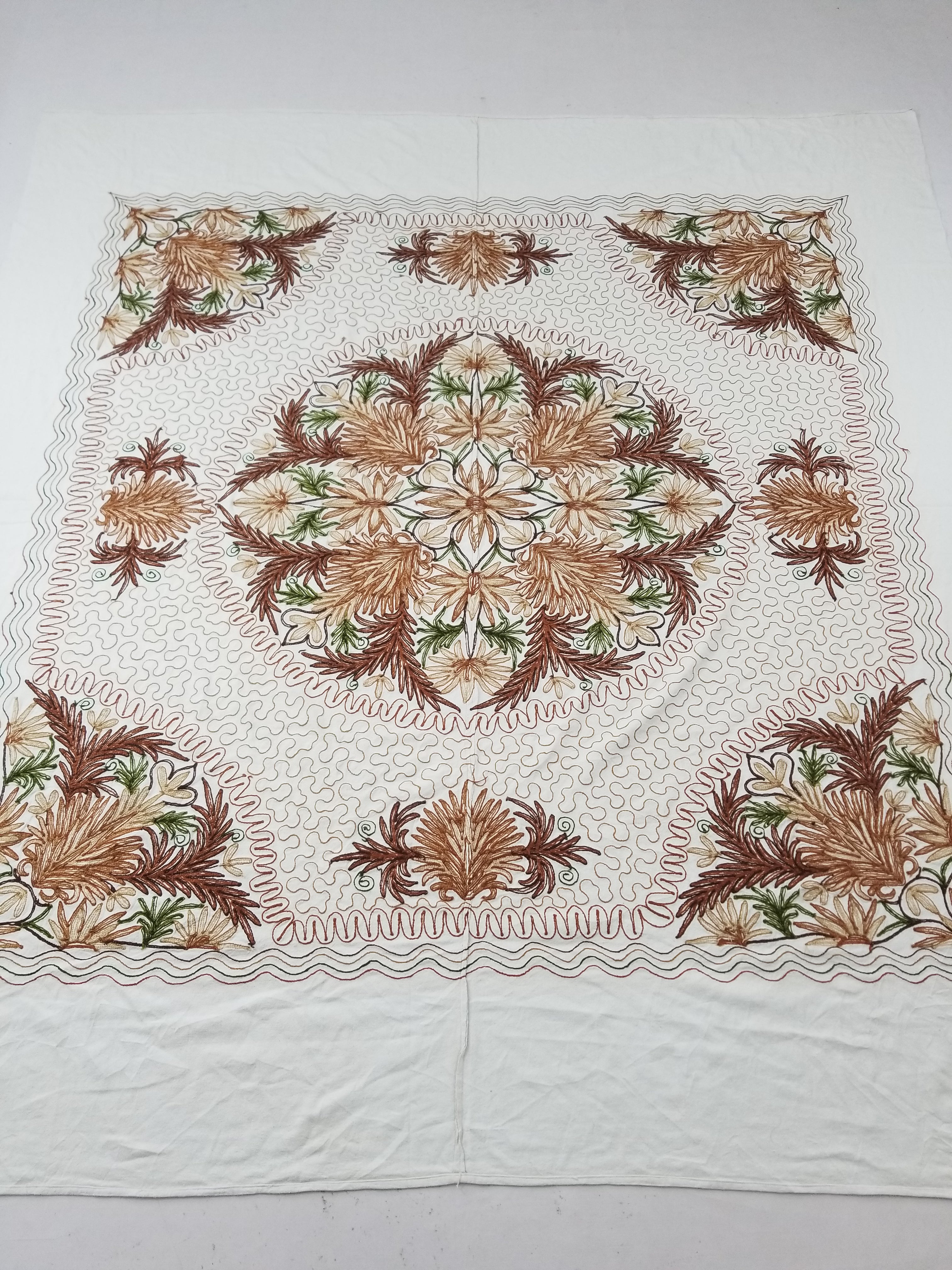 Vintage Traditional Indian Kashmiri Wool Crewel Work Floral Bedspread 232x214cm