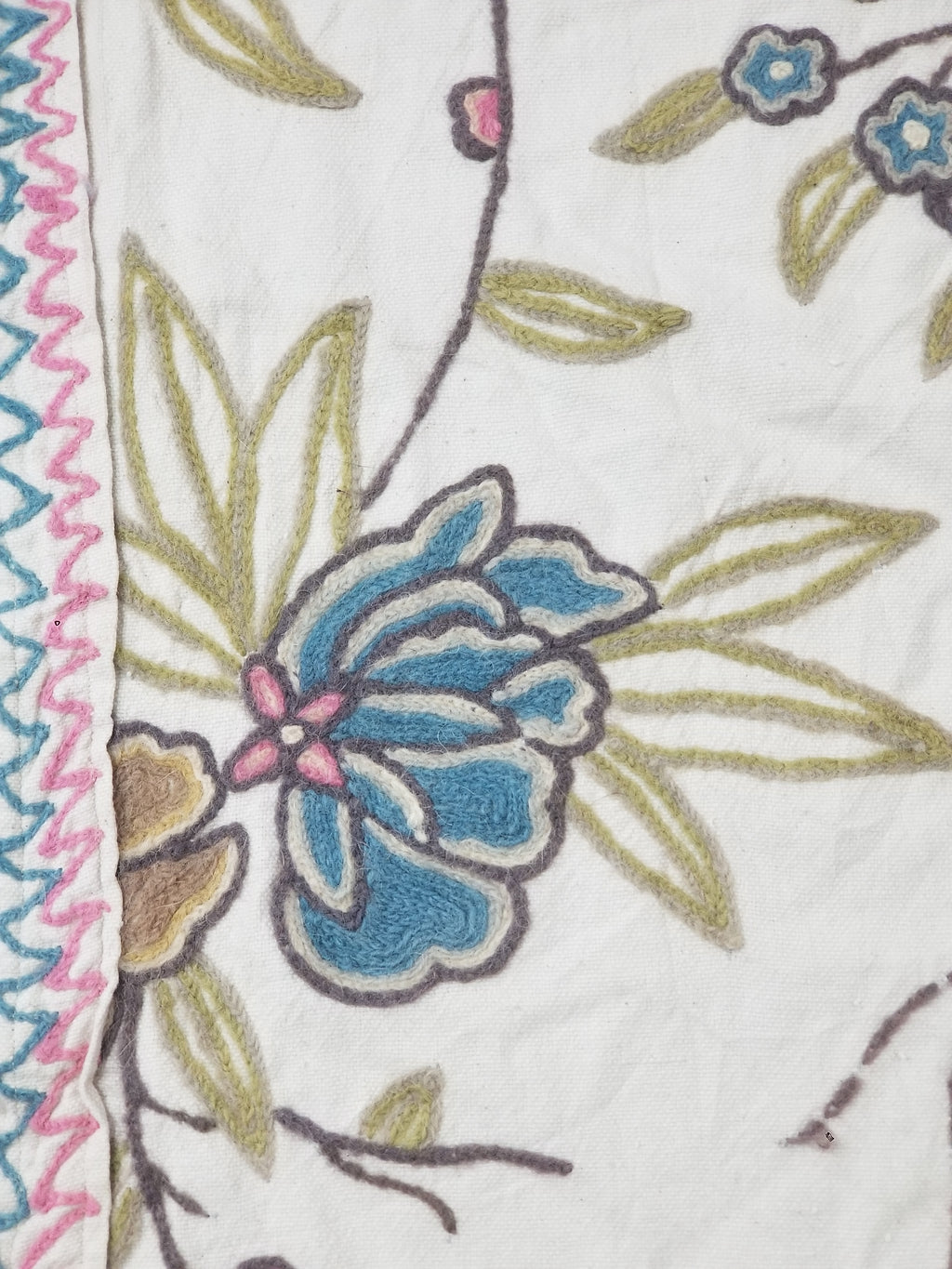 Vintage Traditional Kashmiri Wool Crewel Work Floral Textile 241x176cm