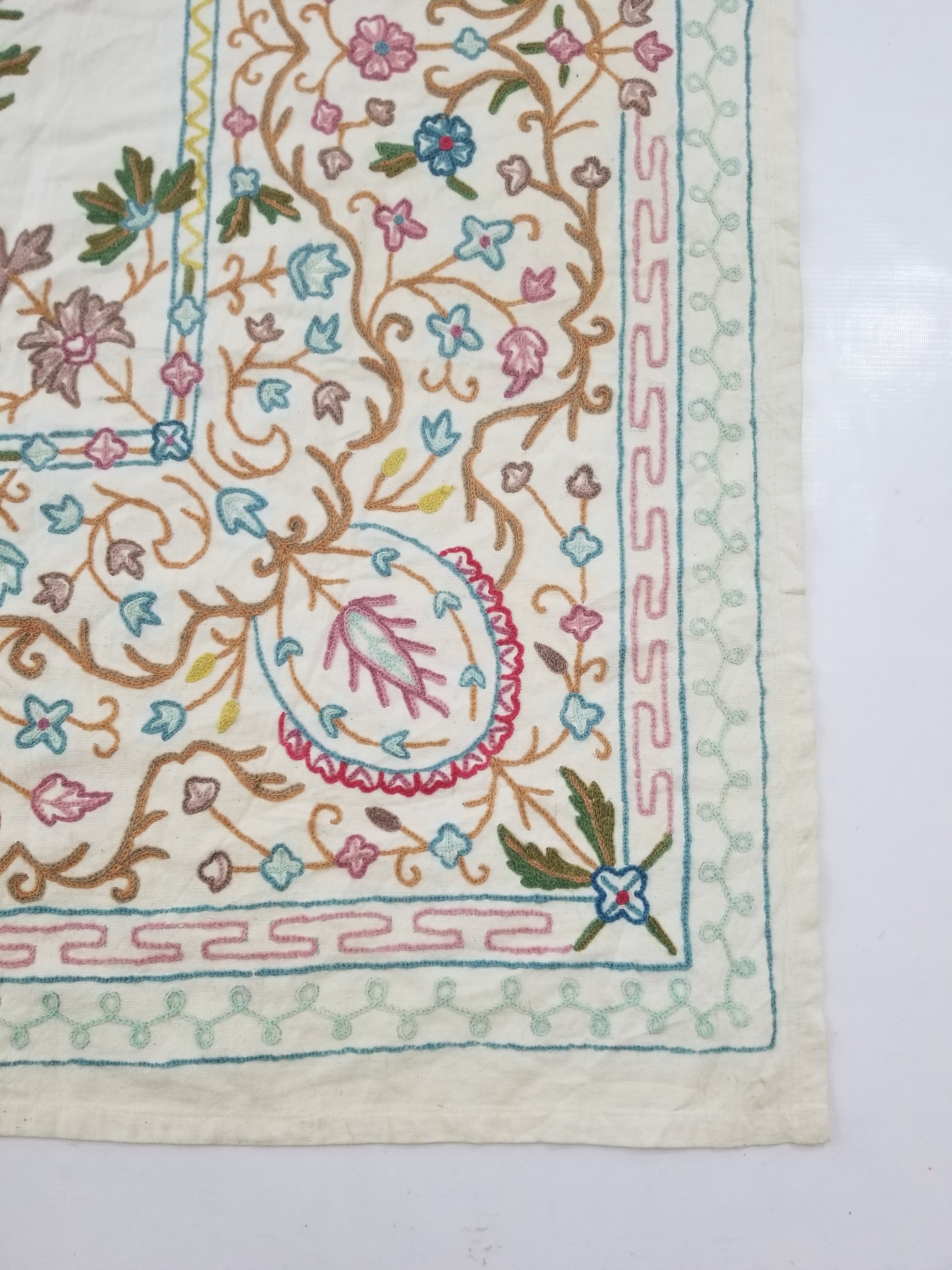 Vintage Traditional Indian Kashmiri Crewel Work Floral Bedspread 194x192cm