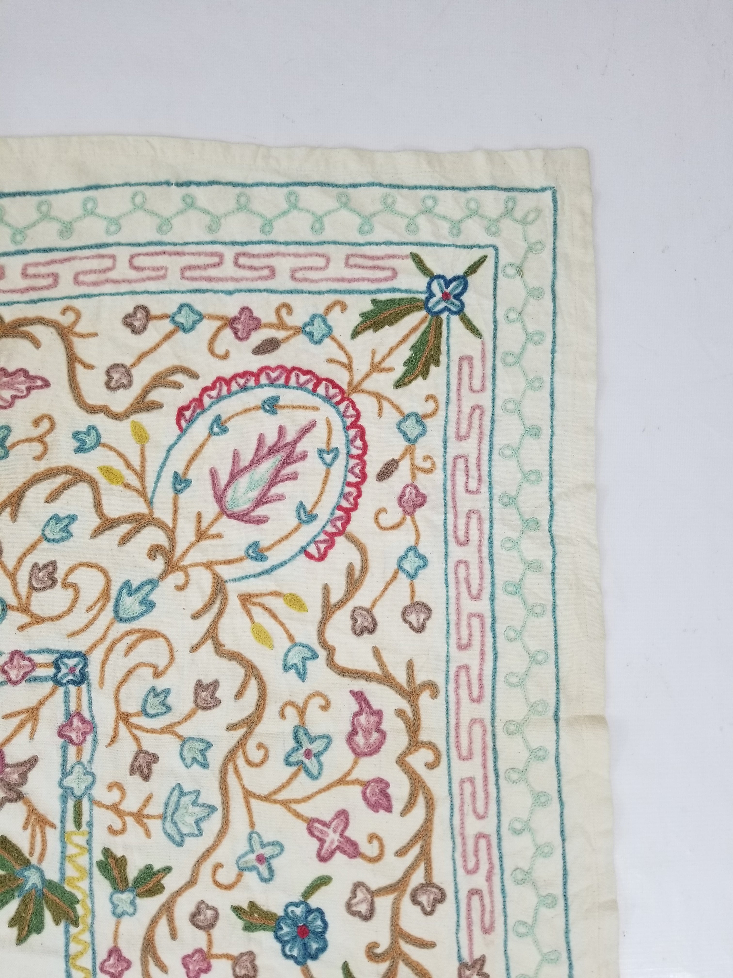 Vintage Traditional Indian Kashmiri Crewel Work Floral Bedspread 194x192cm