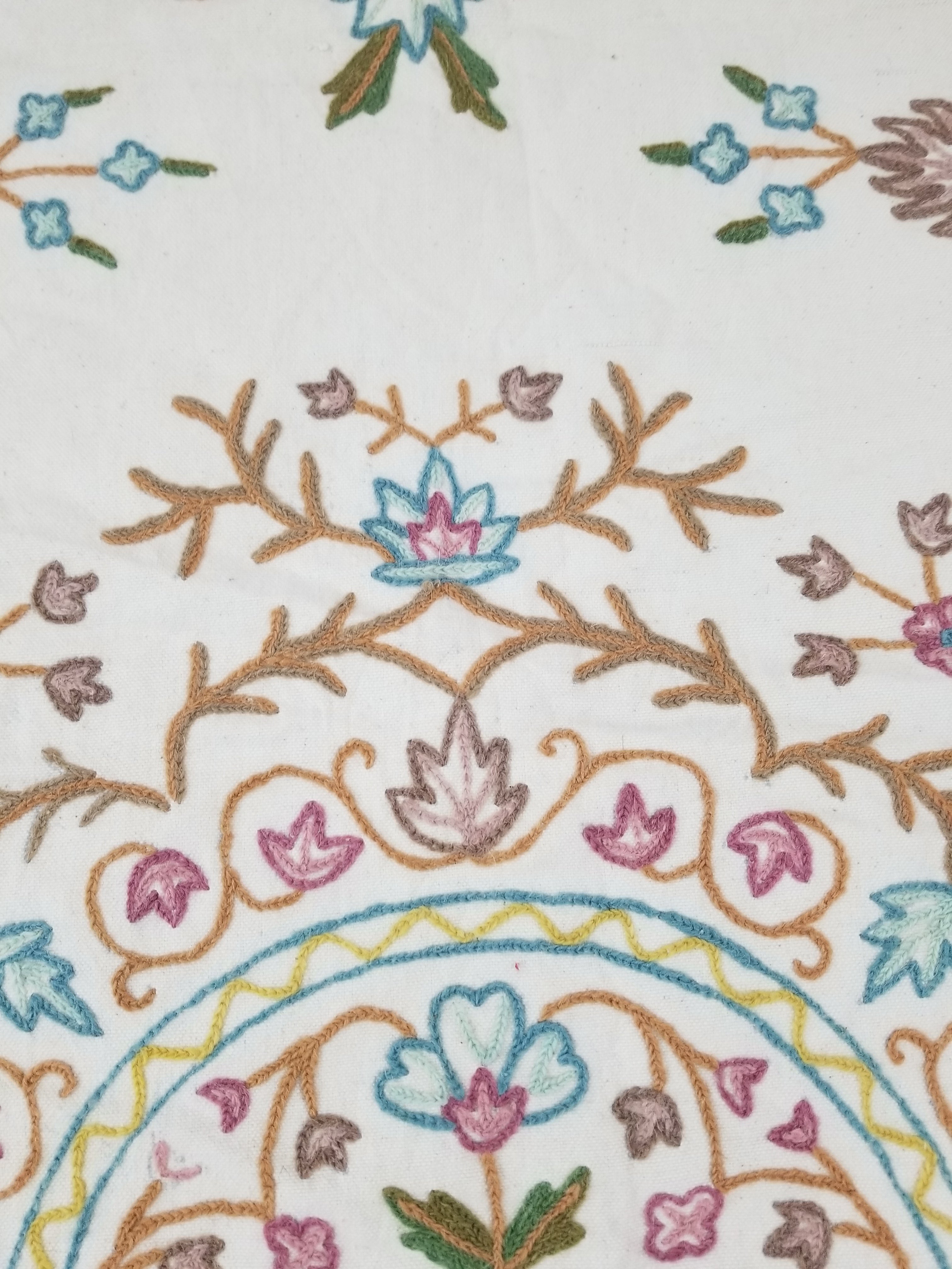 Vintage Traditional Indian Kashmiri Crewel Work Floral Bedspread 194x192cm