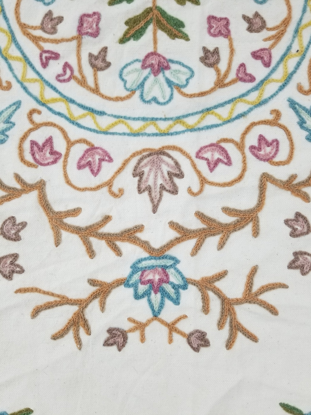 Vintage Traditional Indian Kashmiri Crewel Work Floral Bedspread 194x192cm