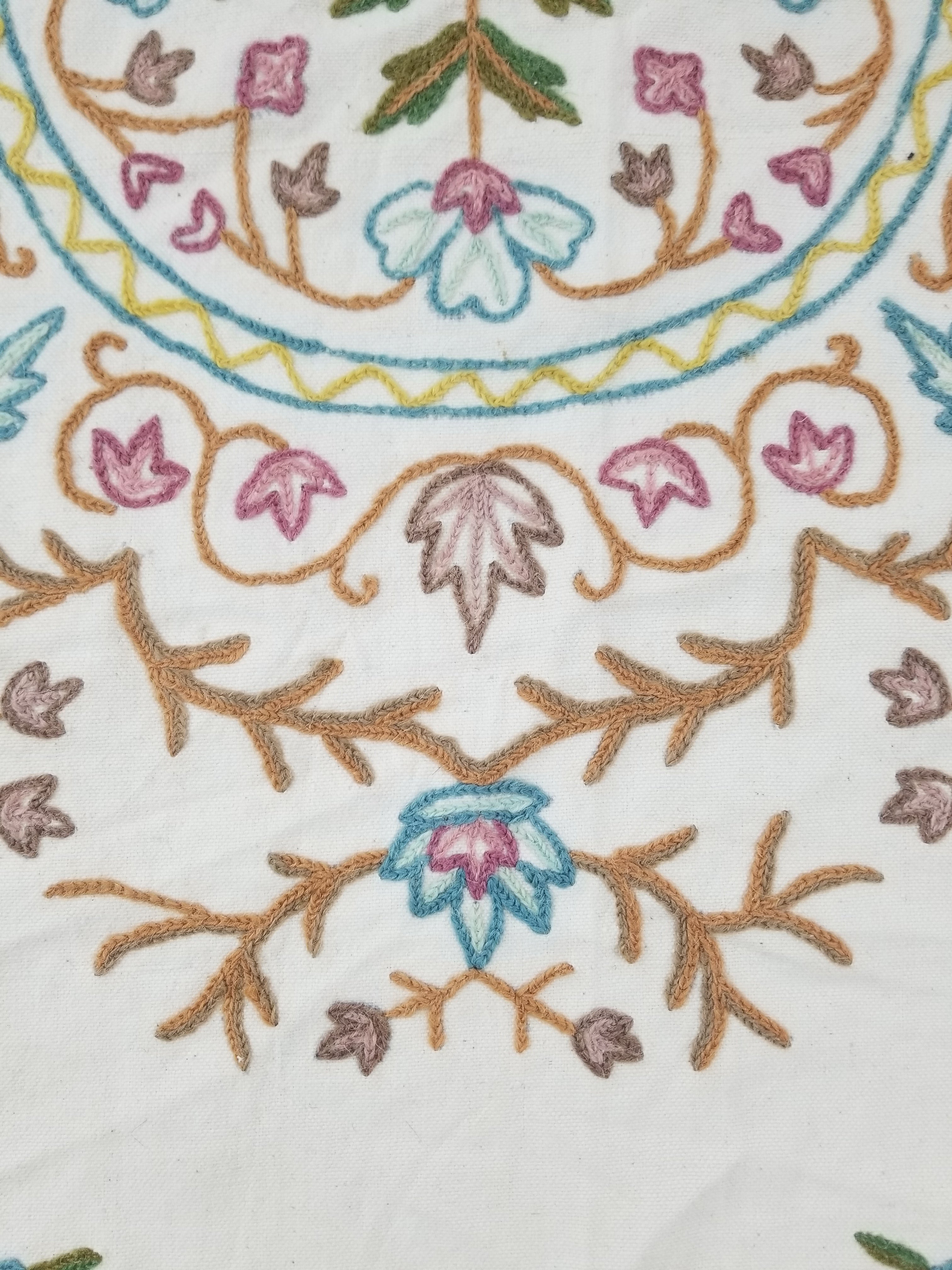 Vintage Traditional Indian Kashmiri Crewel Work Floral Bedspread 194x192cm