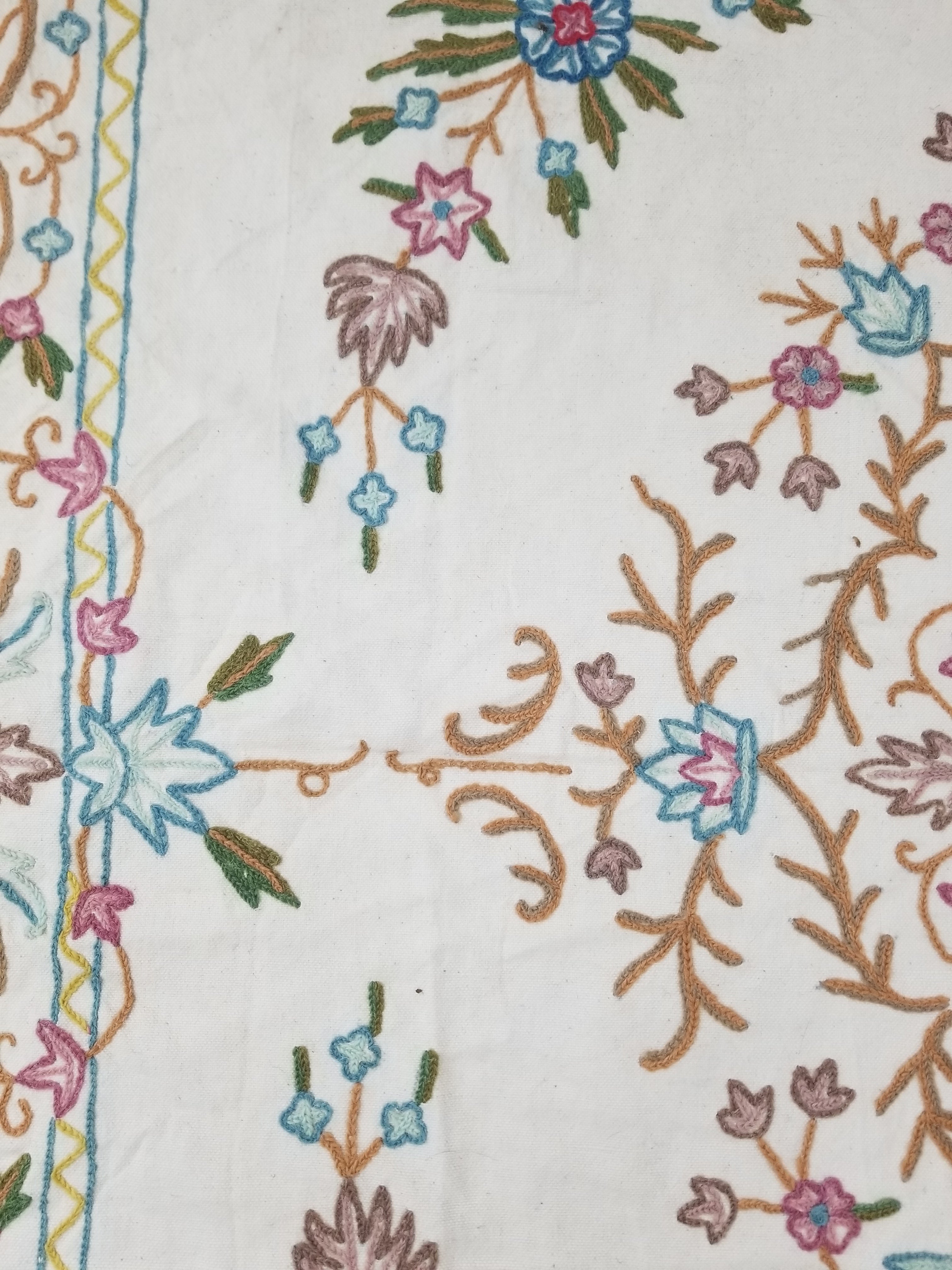 Vintage Traditional Indian Kashmiri Crewel Work Floral Bedspread 194x192cm