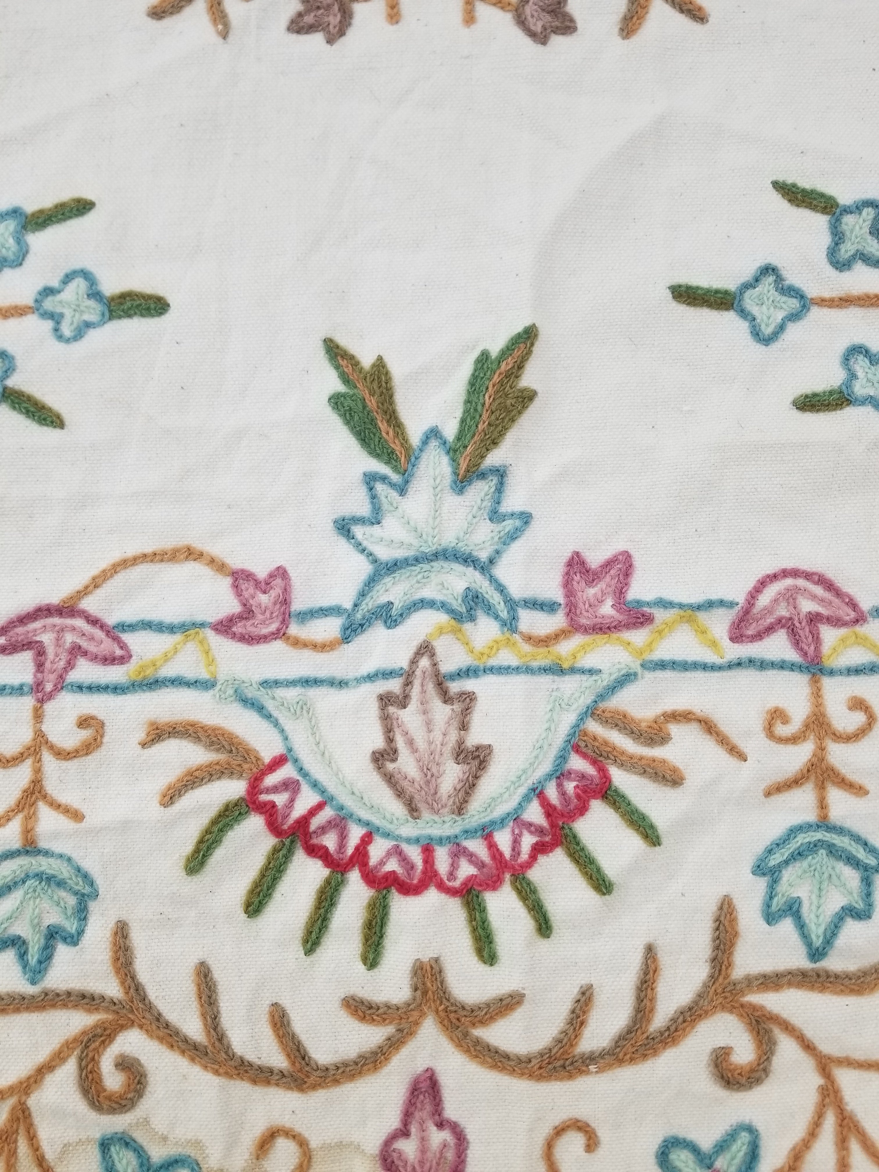 Vintage Traditional Indian Kashmiri Crewel Work Floral Bedspread 194x192cm