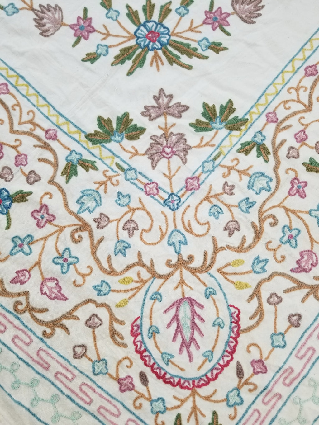 Vintage Traditional Indian Kashmiri Crewel Work Floral Bedspread 194x192cm