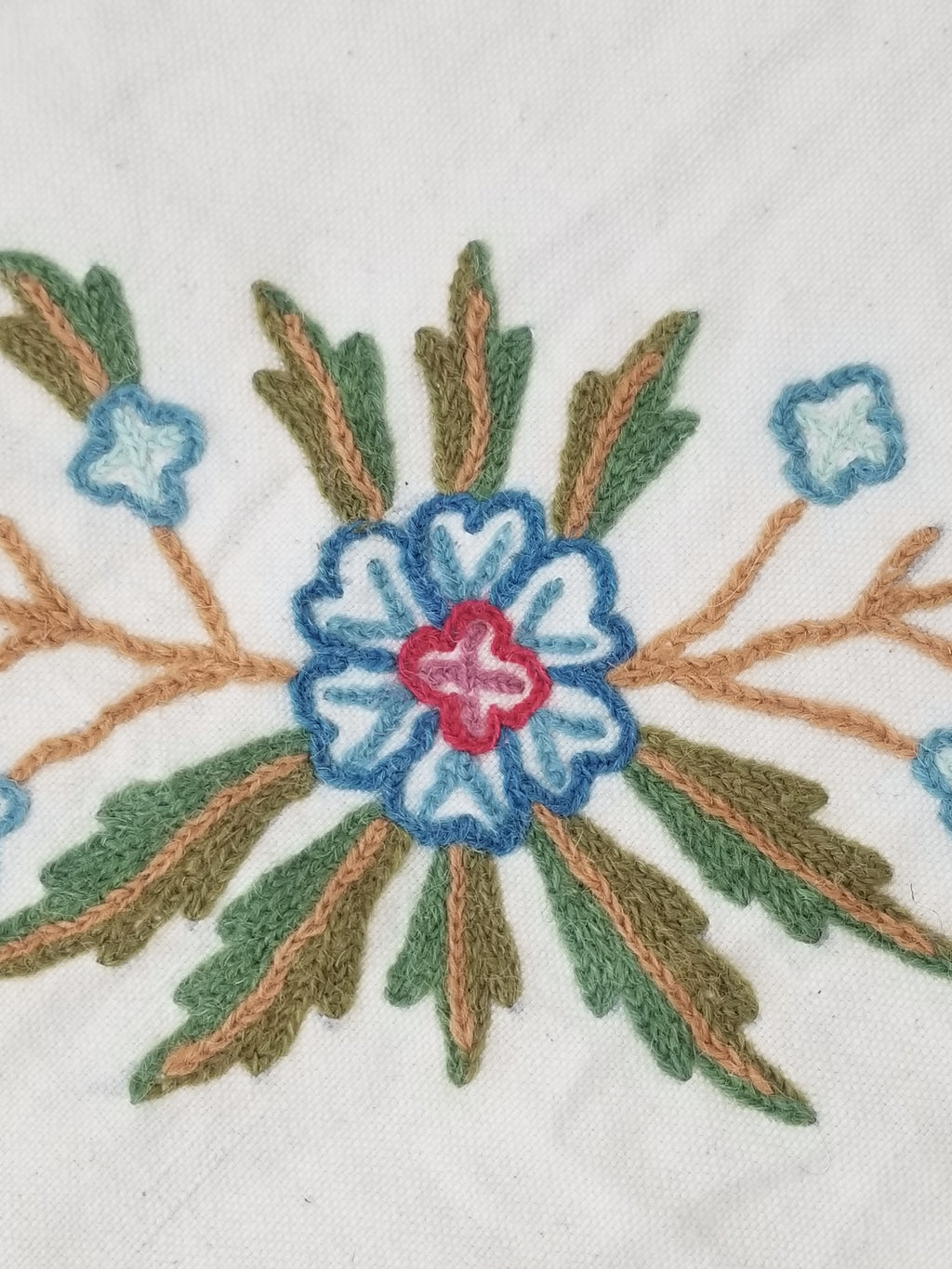 Vintage Traditional Indian Kashmiri Crewel Work Floral Bedspread 194x192cm