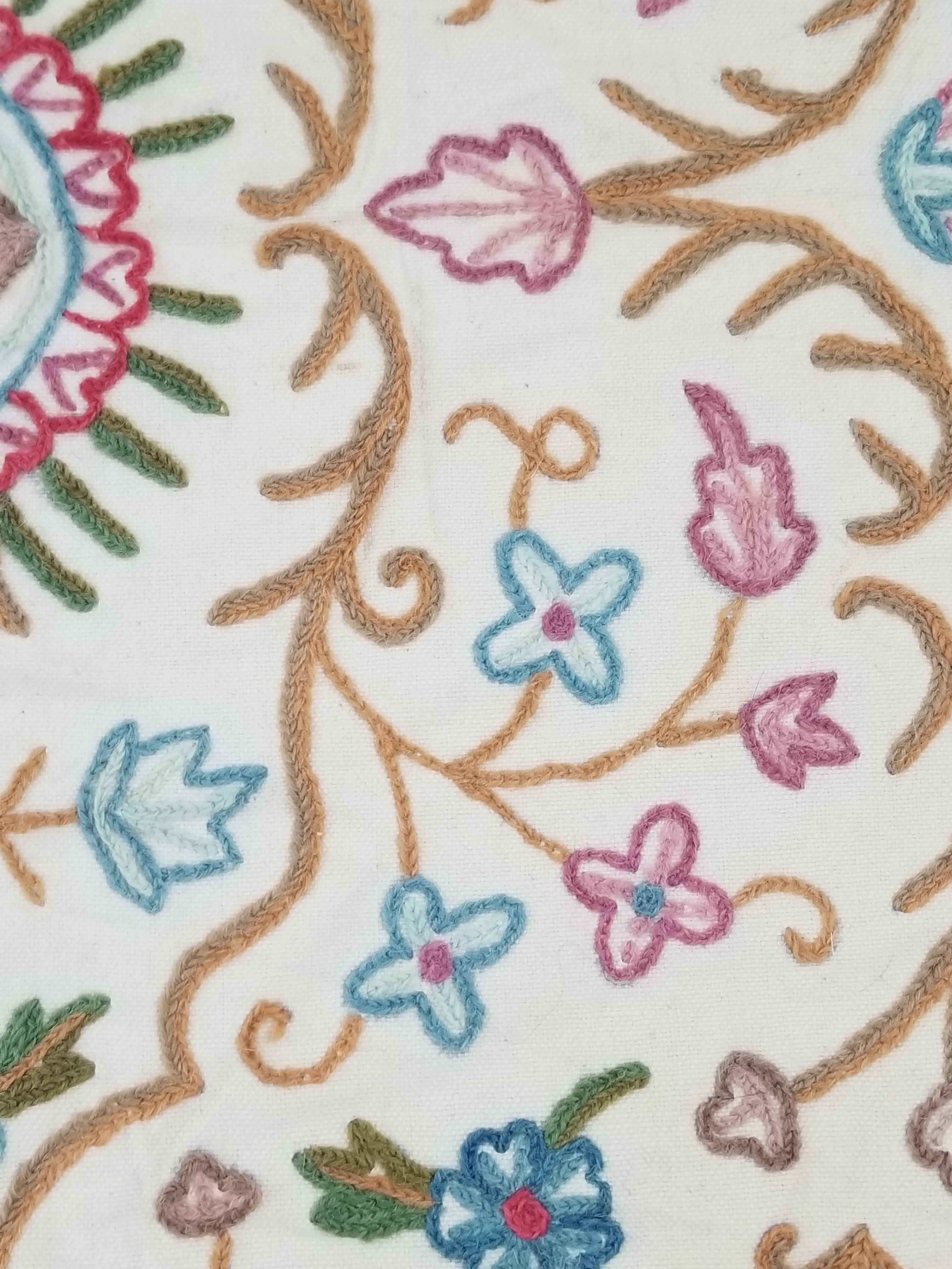 Vintage Traditional Indian Kashmiri Crewel Work Floral Bedspread 194x192cm