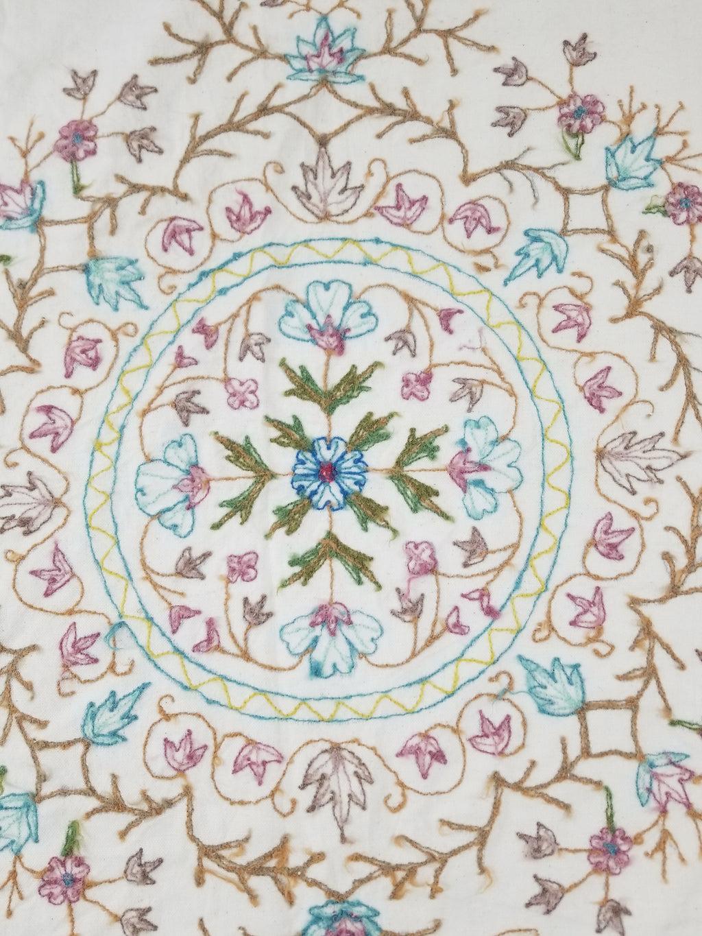 Vintage Traditional Indian Kashmiri Crewel Work Floral Bedspread 194x192cm